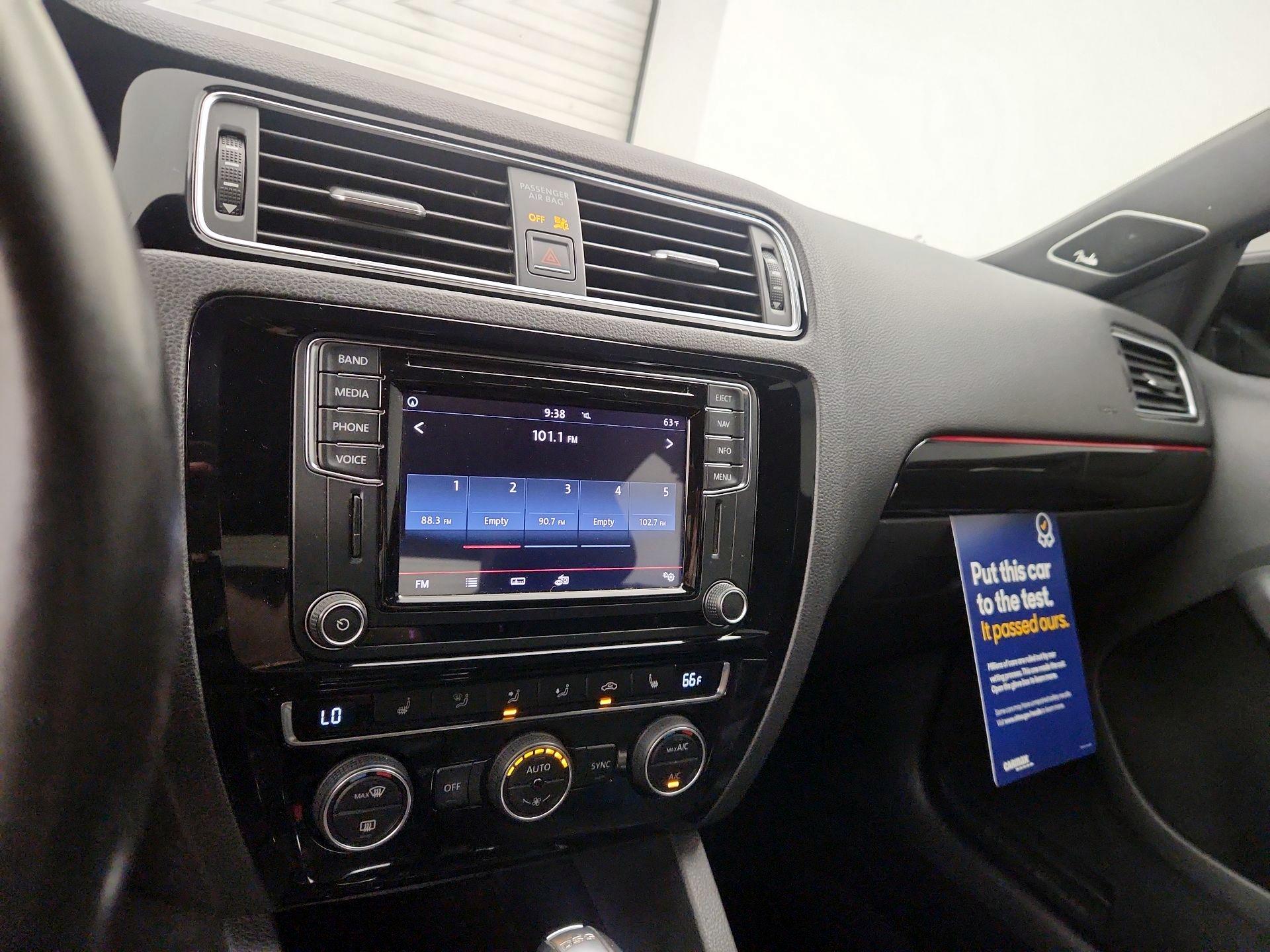 Thumbnail: 2017 Volkswagen Jetta - 16
