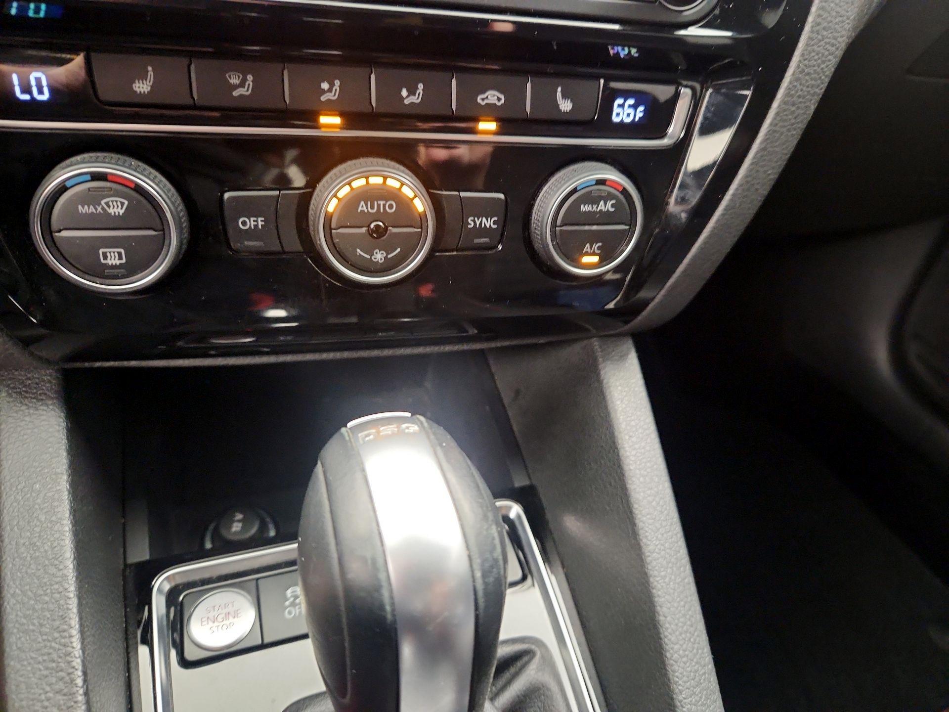 Thumbnail: 2017 Volkswagen Jetta - 17