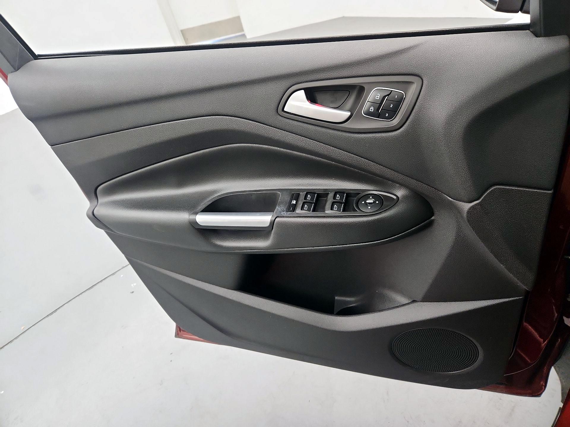 Thumbnail: 2016 Ford Escape - 12