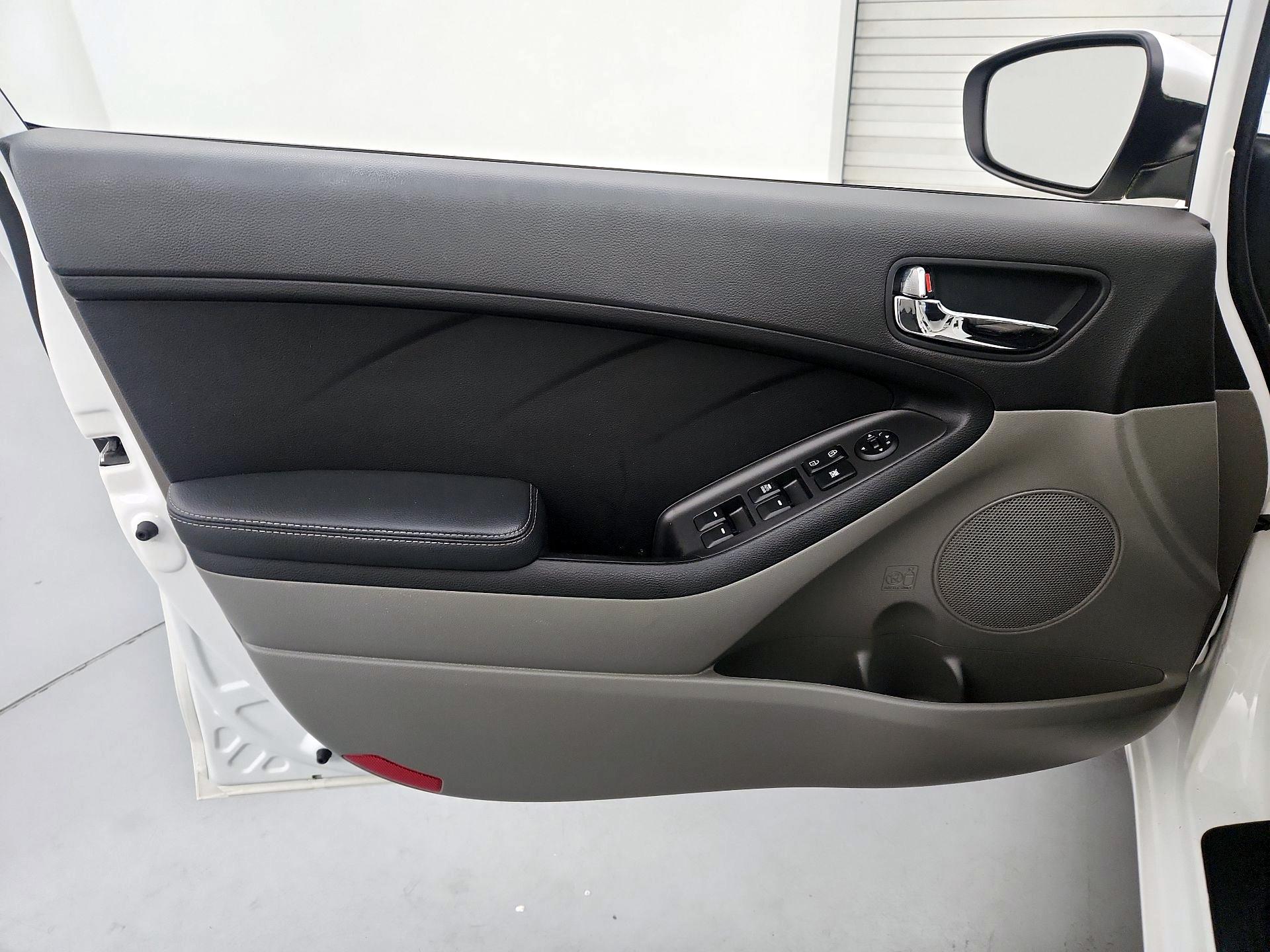 Thumbnail: 2015 Kia Forte - 12