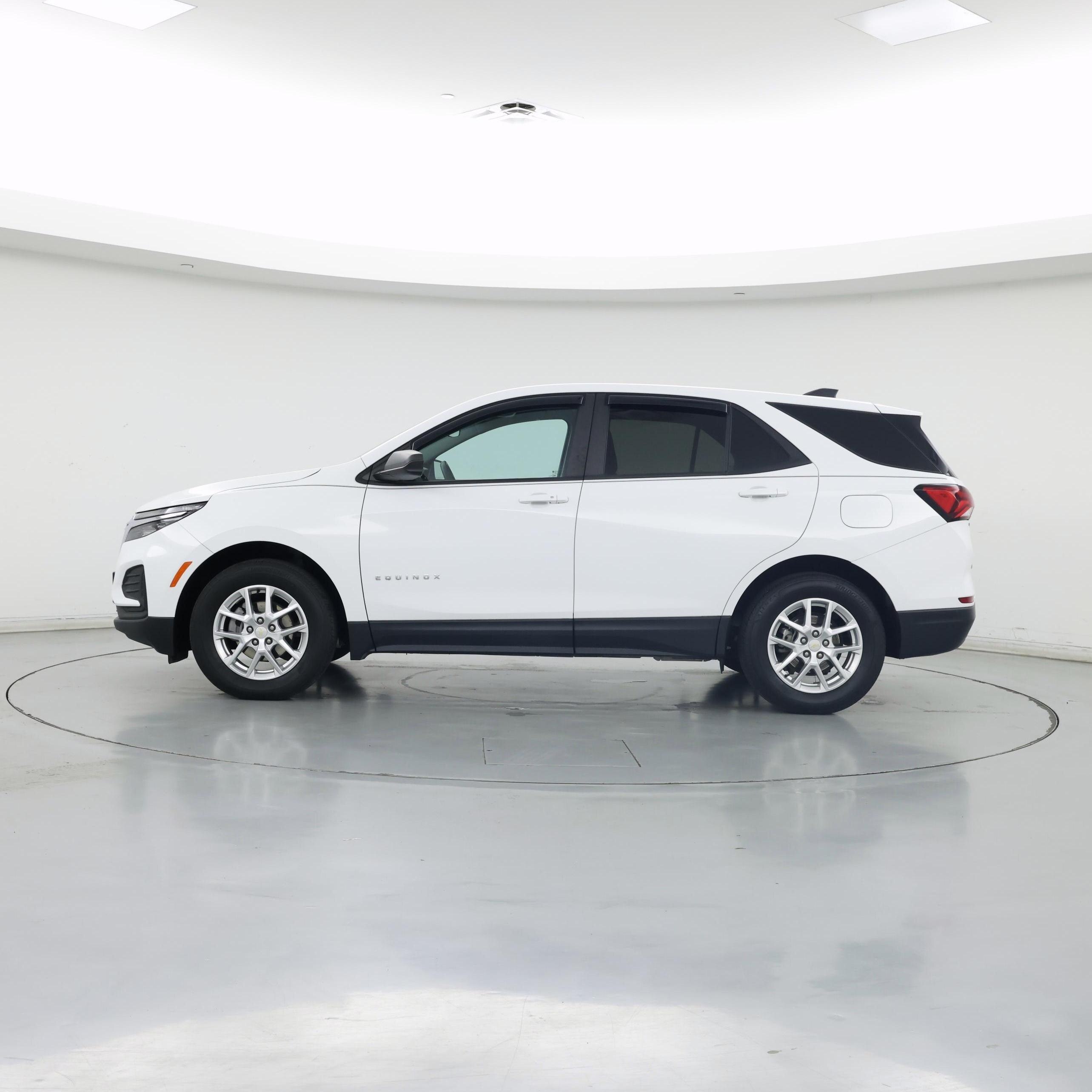 Thumbnail: 2022 Chevrolet Equinox - 3