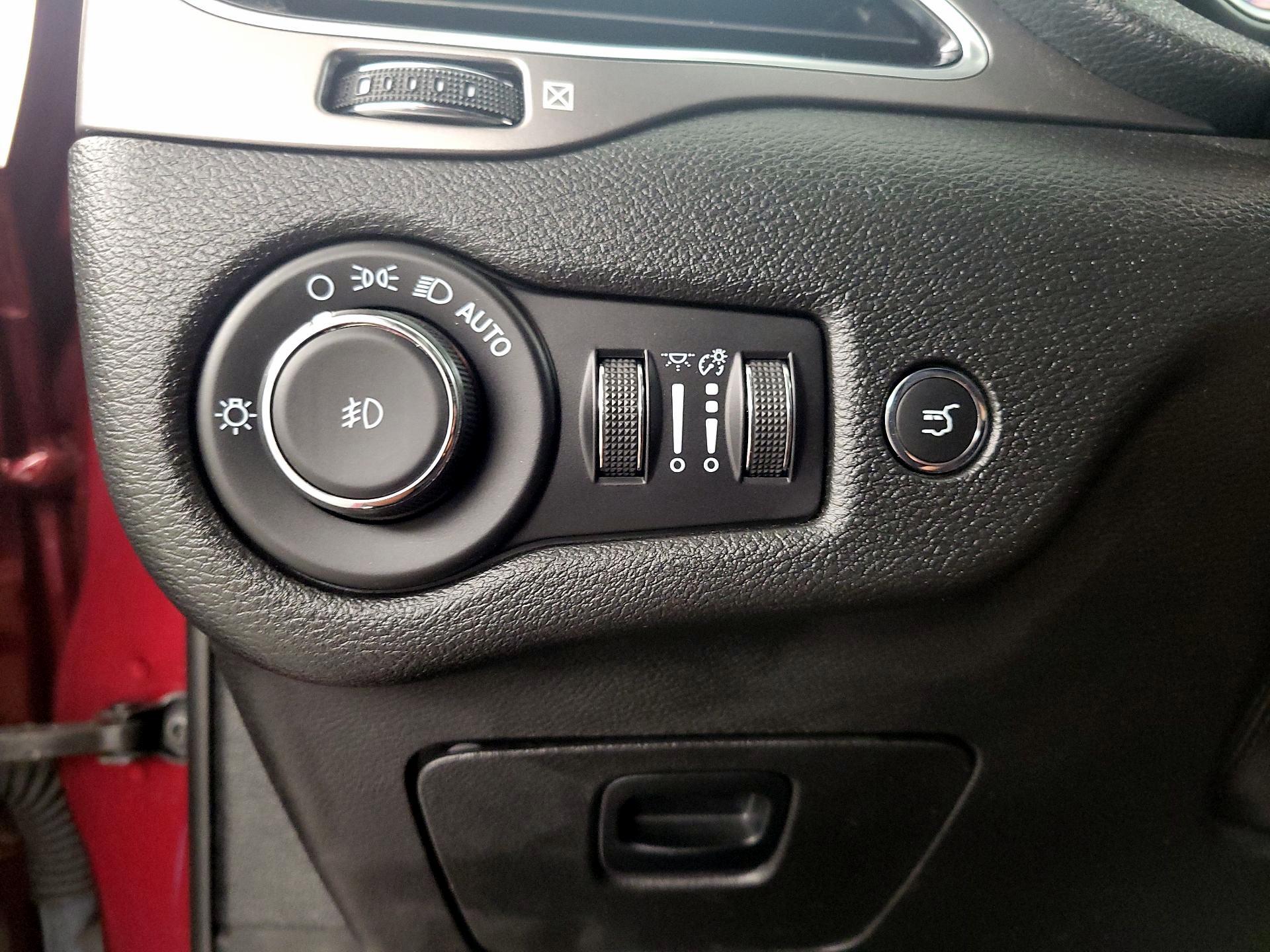 Thumbnail: 2021 Jeep Cherokee - 13