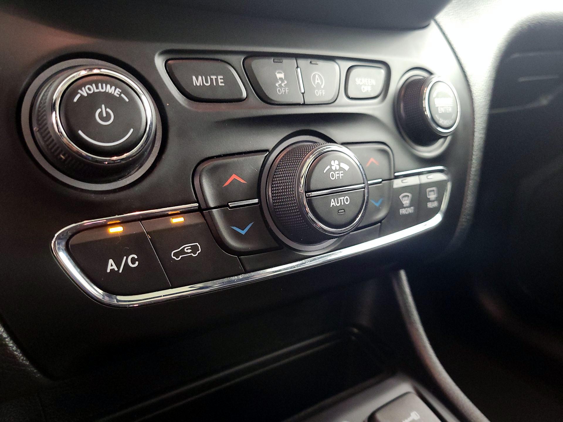 Thumbnail: 2021 Jeep Cherokee - 16