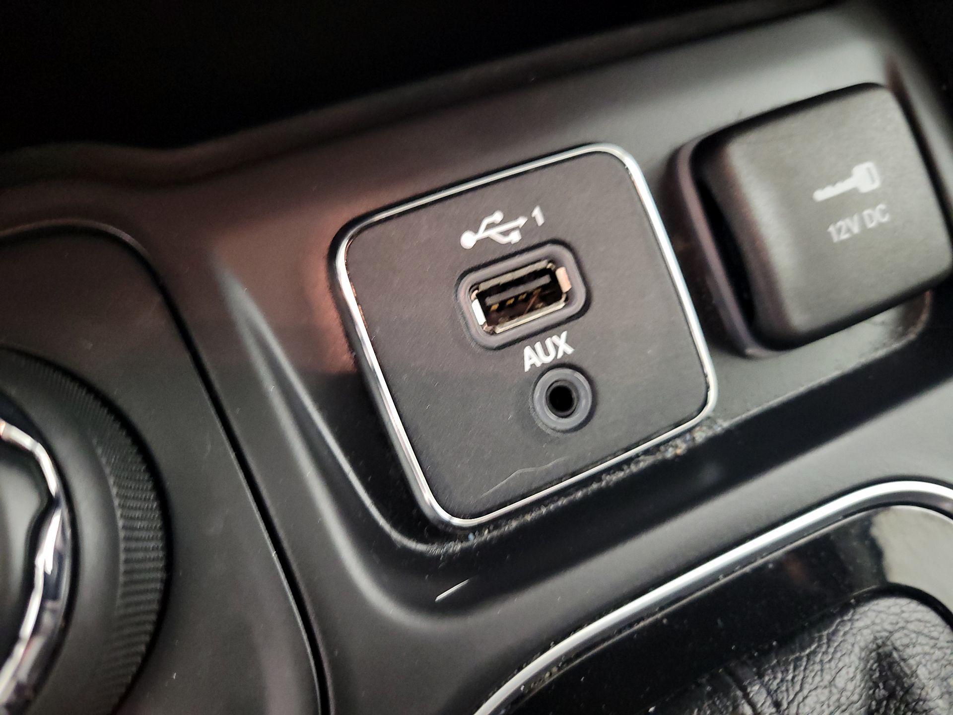 Thumbnail: 2021 Jeep Cherokee - 18
