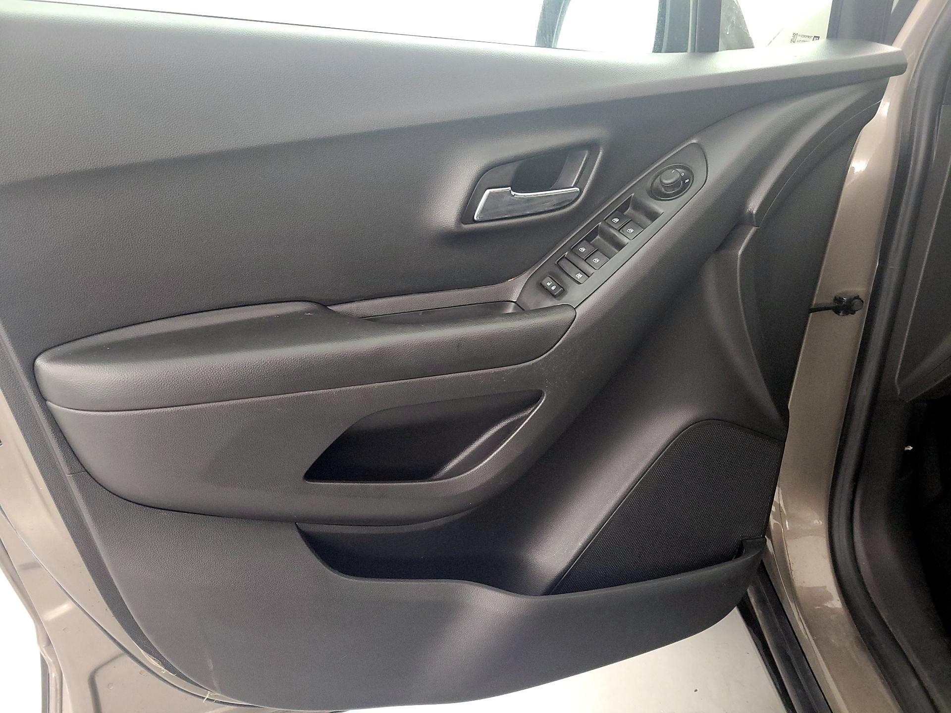 Thumbnail: 2021 Chevrolet Trax - 12