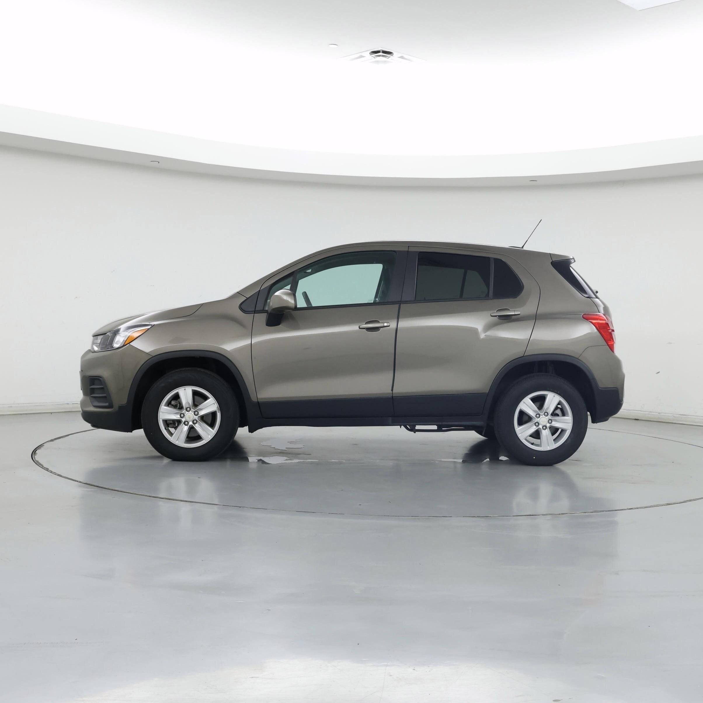 Thumbnail: 2021 Chevrolet Trax - 3