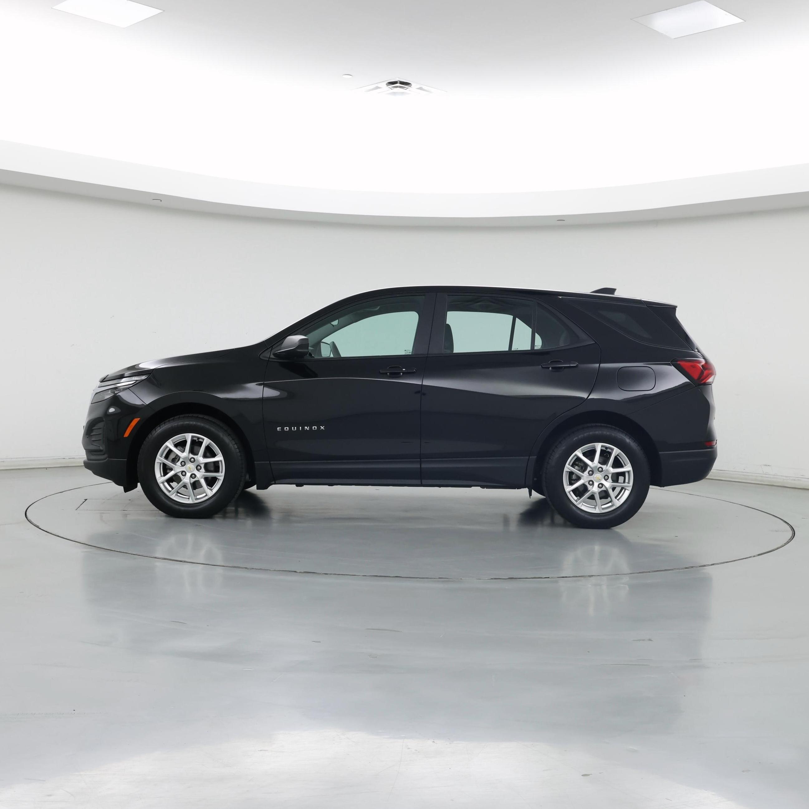 Thumbnail: 2022 Chevrolet Equinox - 3