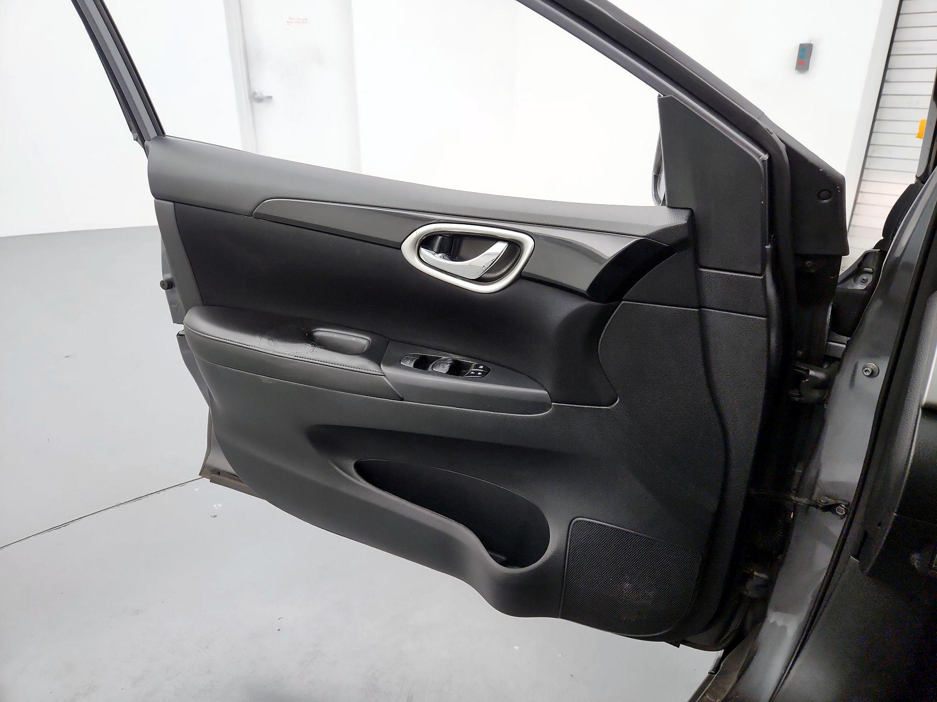 Thumbnail: 2017 Nissan Sentra - 12