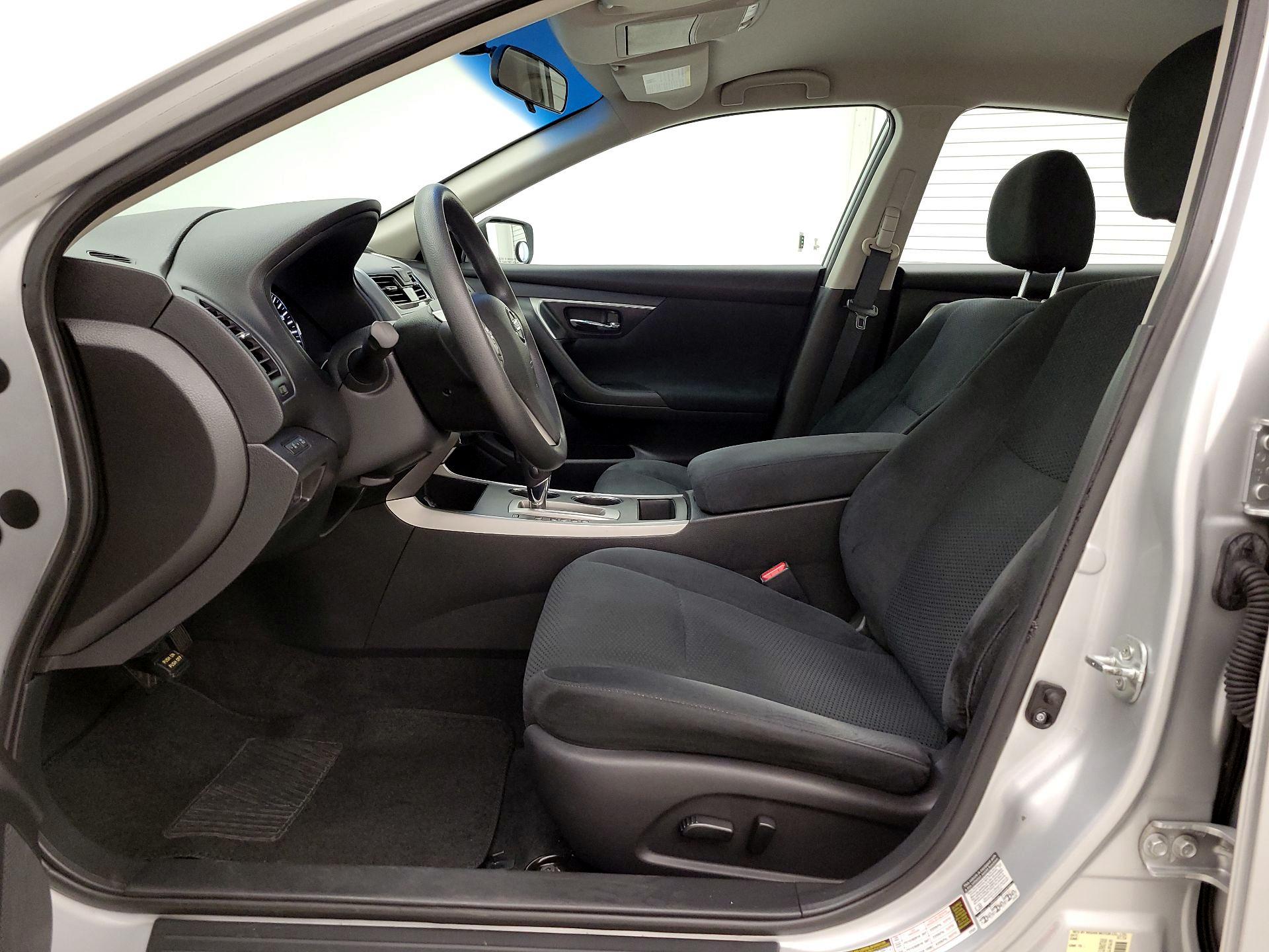 Thumbnail: 2015 Nissan Altima - 11
