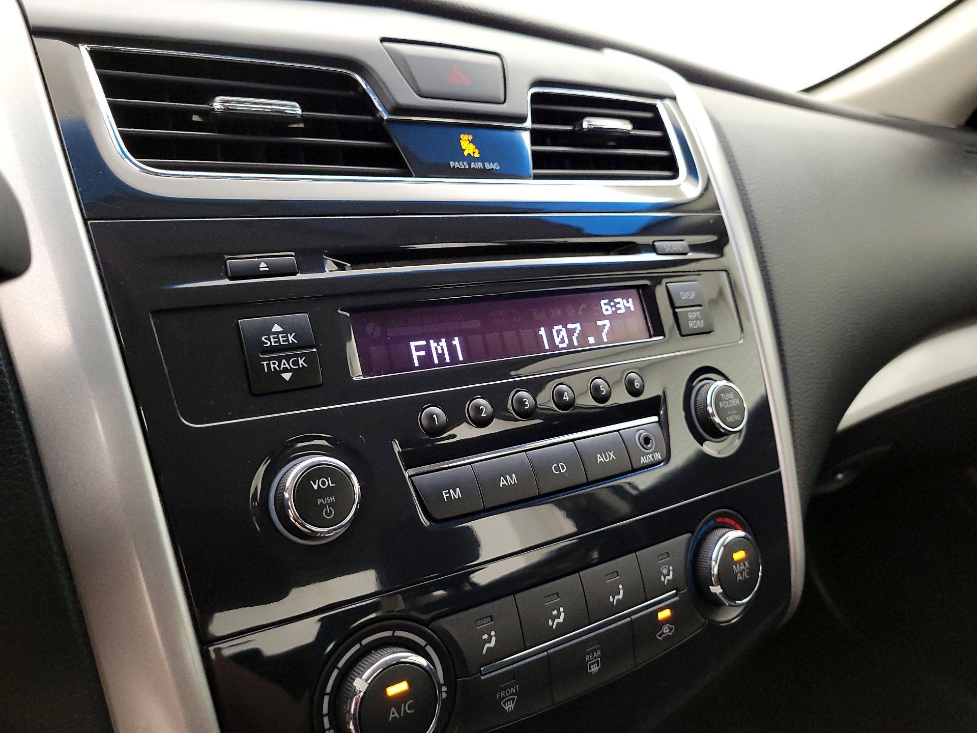 Thumbnail: 2015 Nissan Altima - 14
