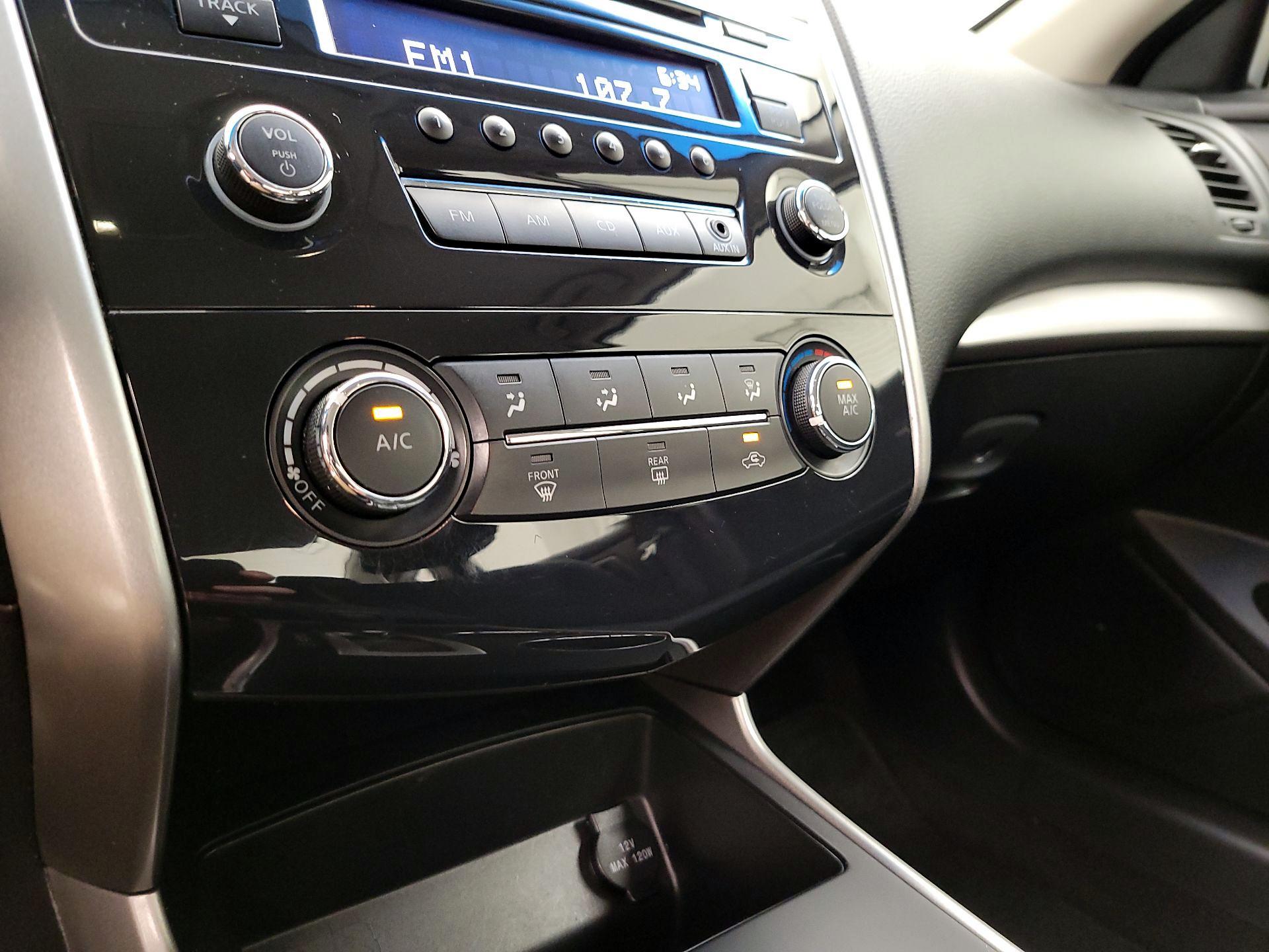 Thumbnail: 2015 Nissan Altima - 15