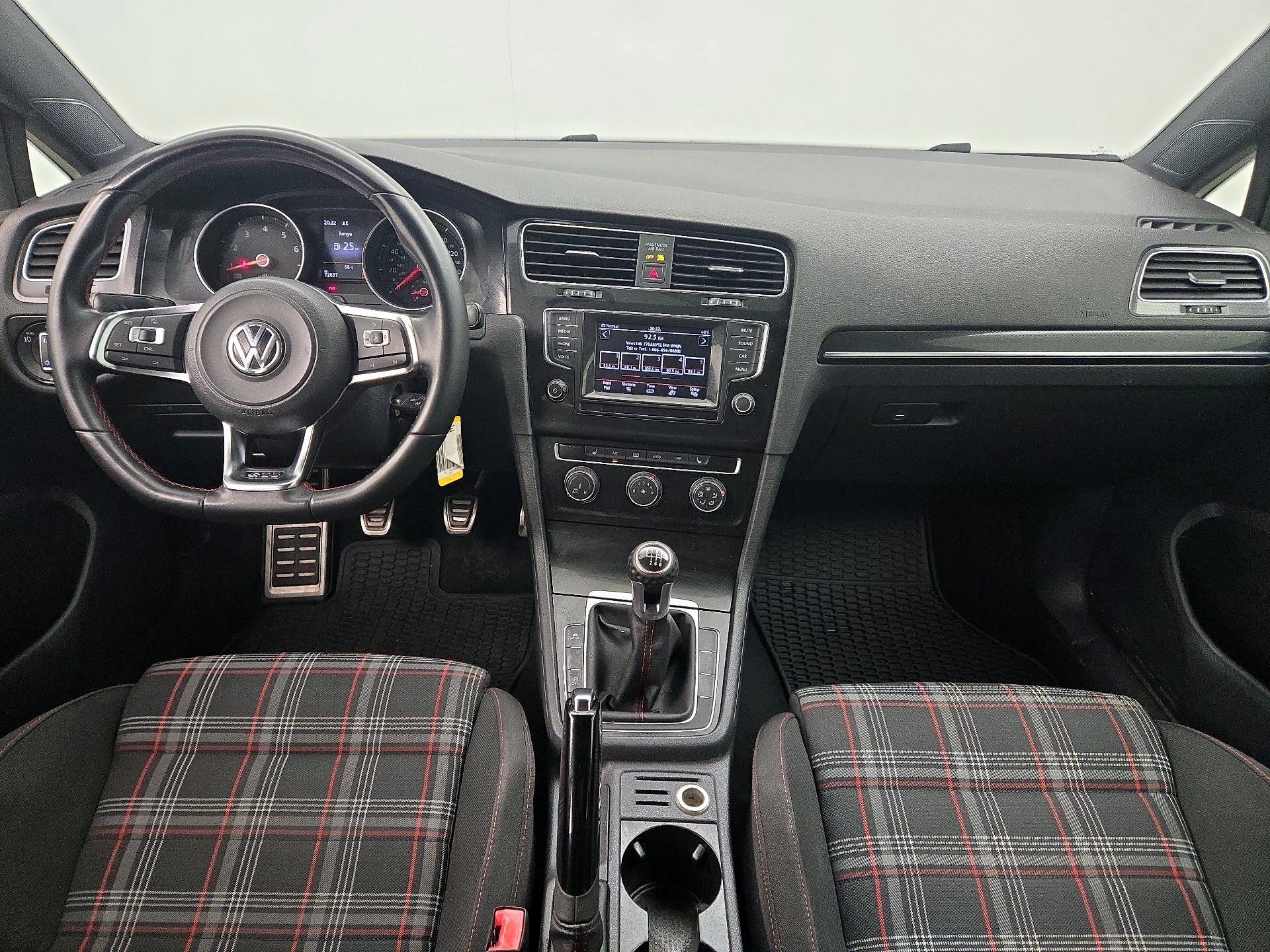 Thumbnail: 2015 Volkswagen Golf - 9