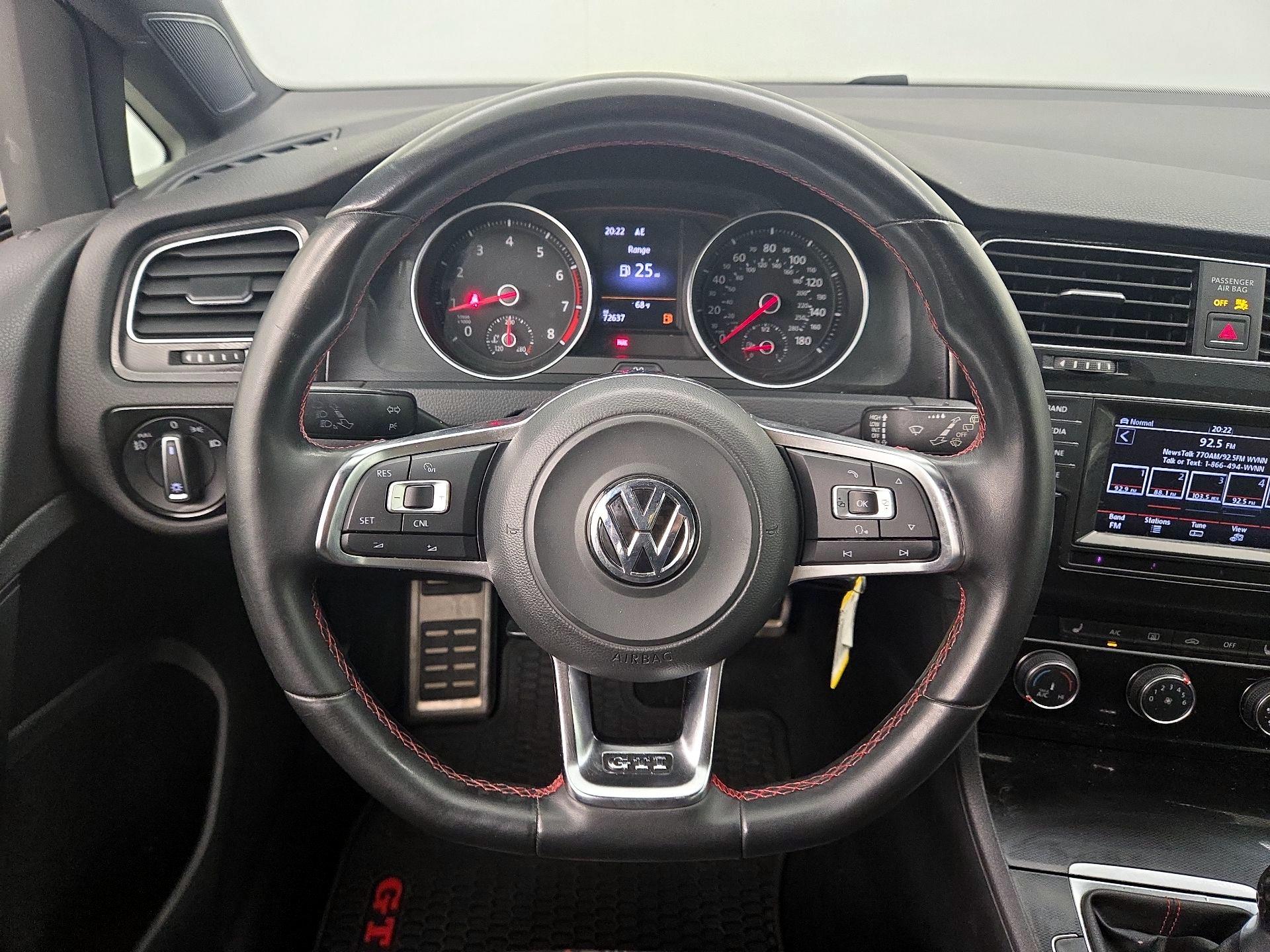 Thumbnail: 2015 Volkswagen Golf - 10