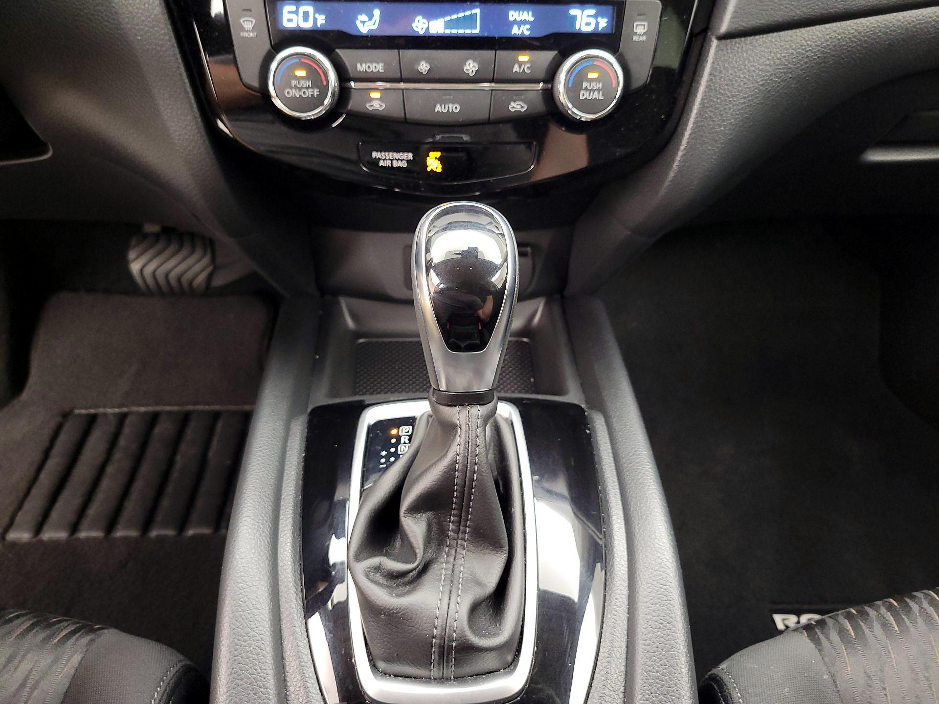 Thumbnail: 2019 Nissan Rogue - 17