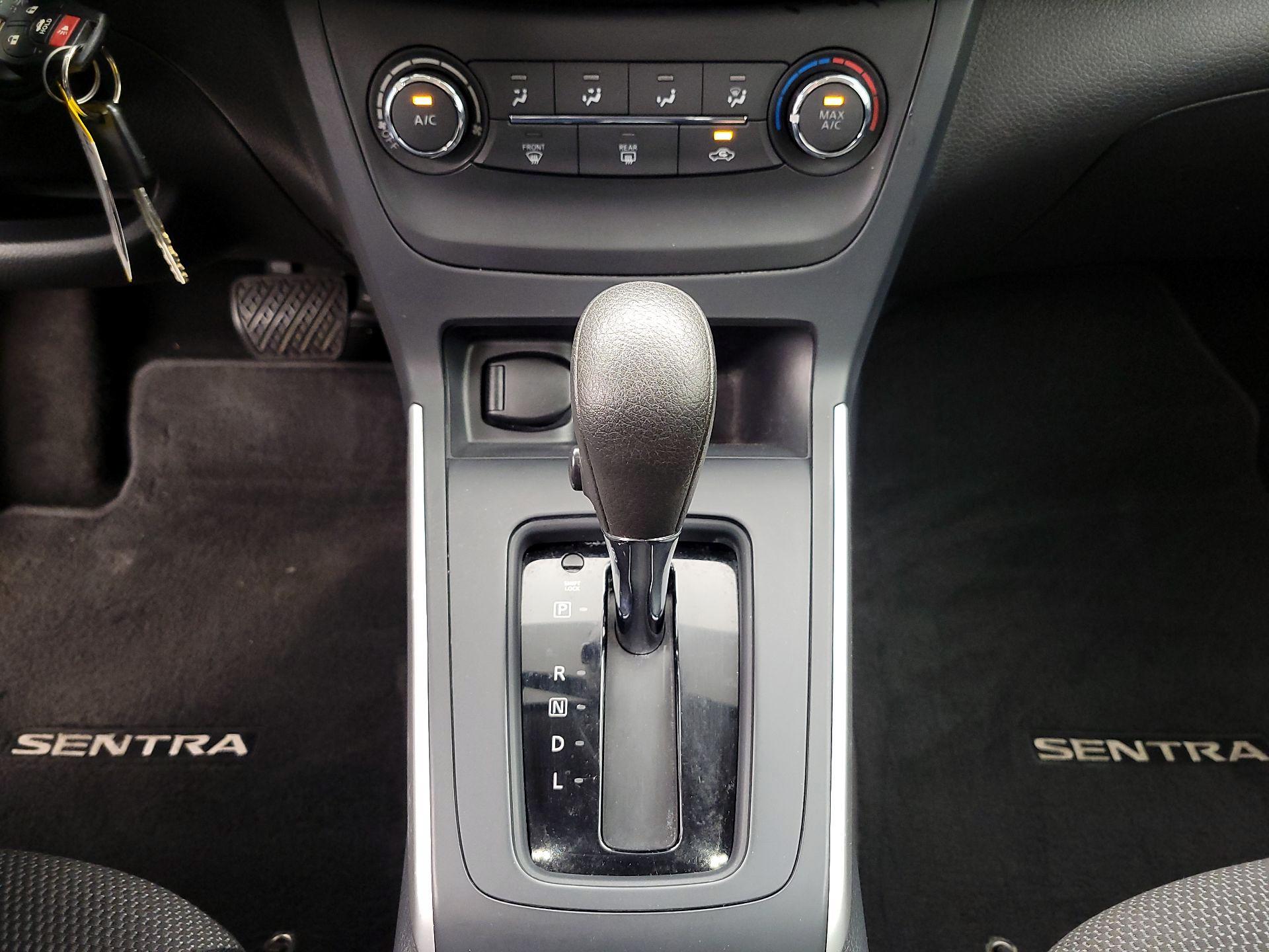 Thumbnail: 2017 Nissan Sentra - 16