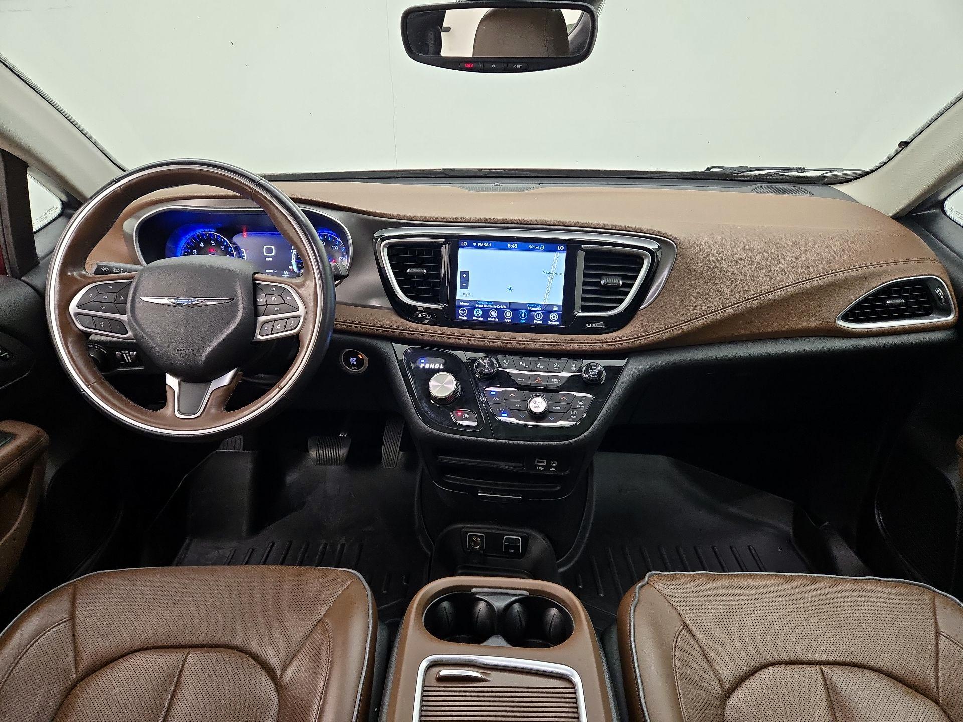 Thumbnail: 2018 Chrysler Pacifica - 9