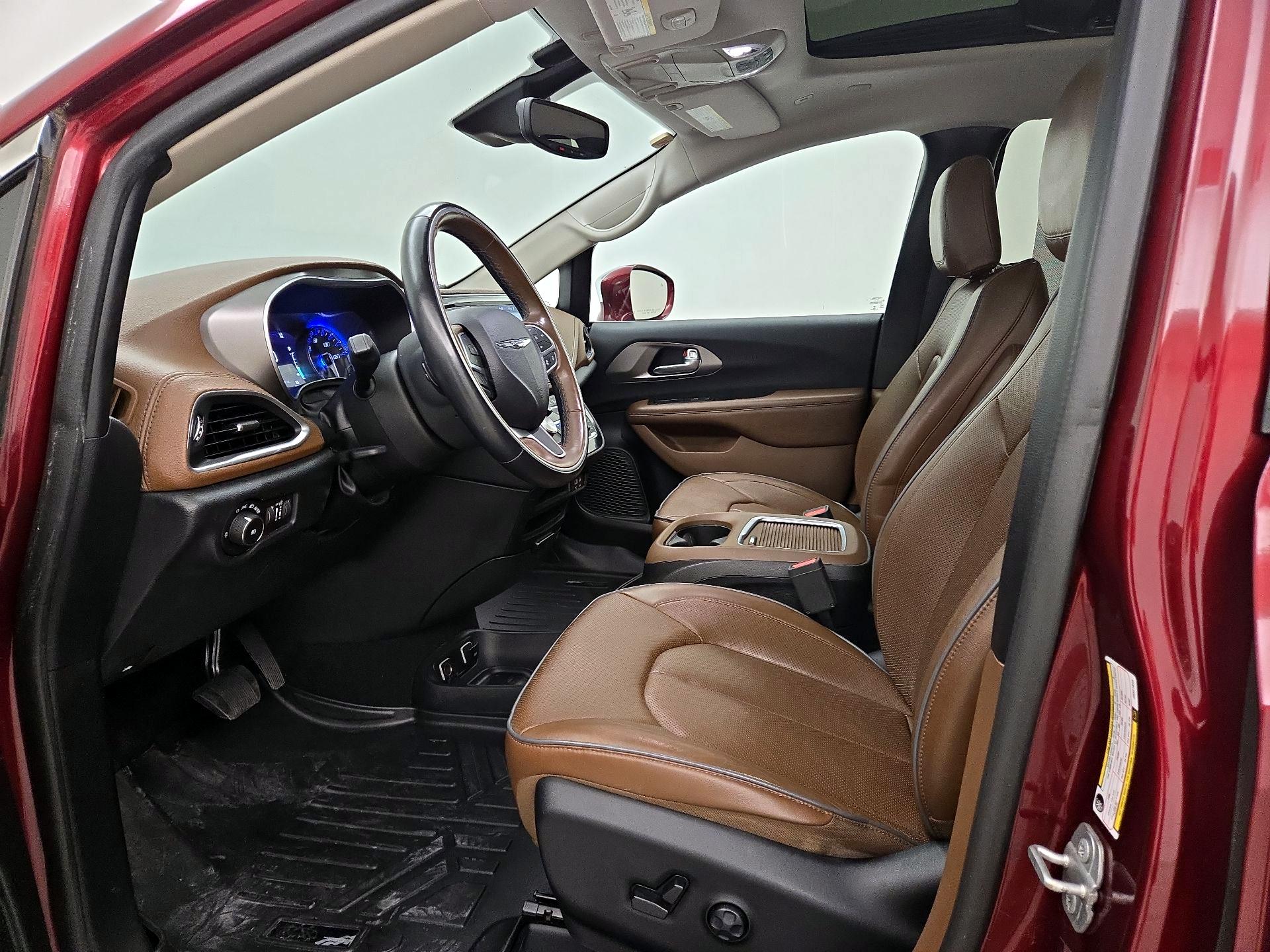 Thumbnail: 2018 Chrysler Pacifica - 11