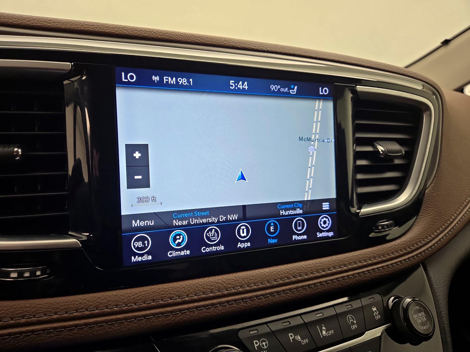 Thumbnail: 2018 Chrysler Pacifica - 14