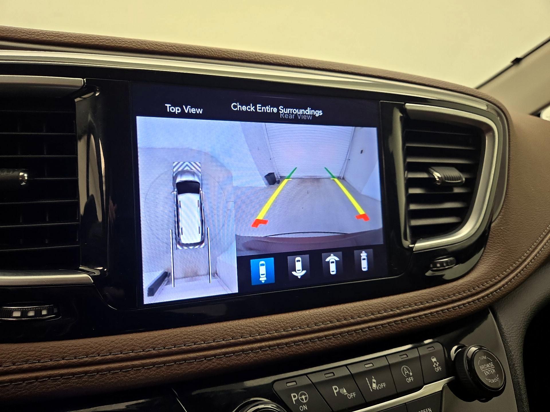 Thumbnail: 2018 Chrysler Pacifica - 15