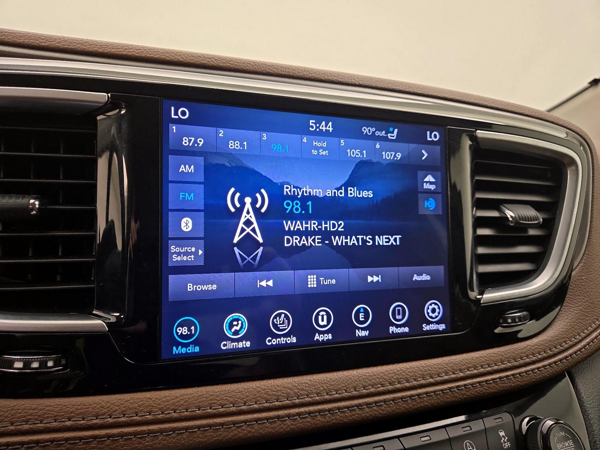 Thumbnail: 2018 Chrysler Pacifica - 16