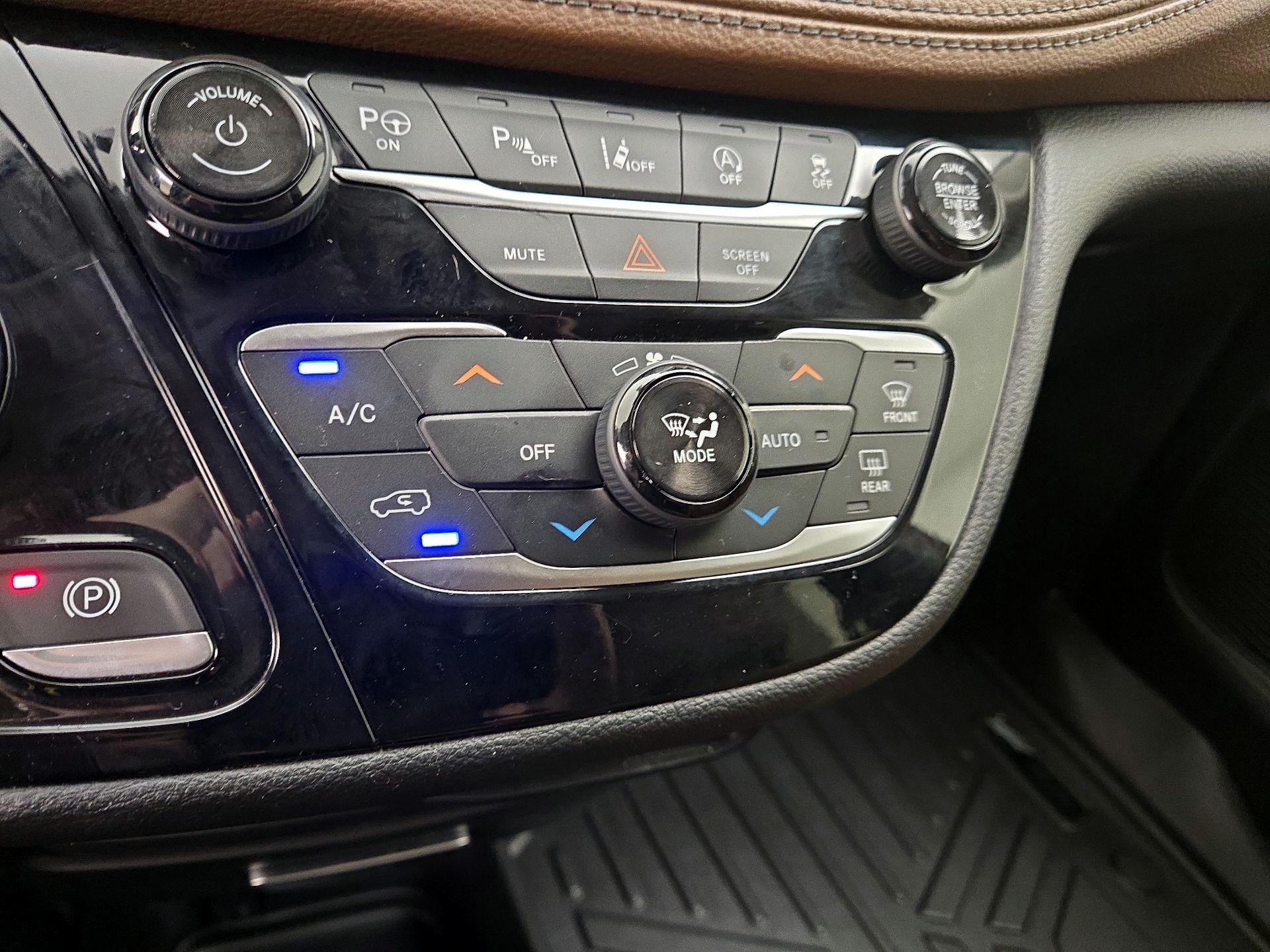 Thumbnail: 2018 Chrysler Pacifica - 17