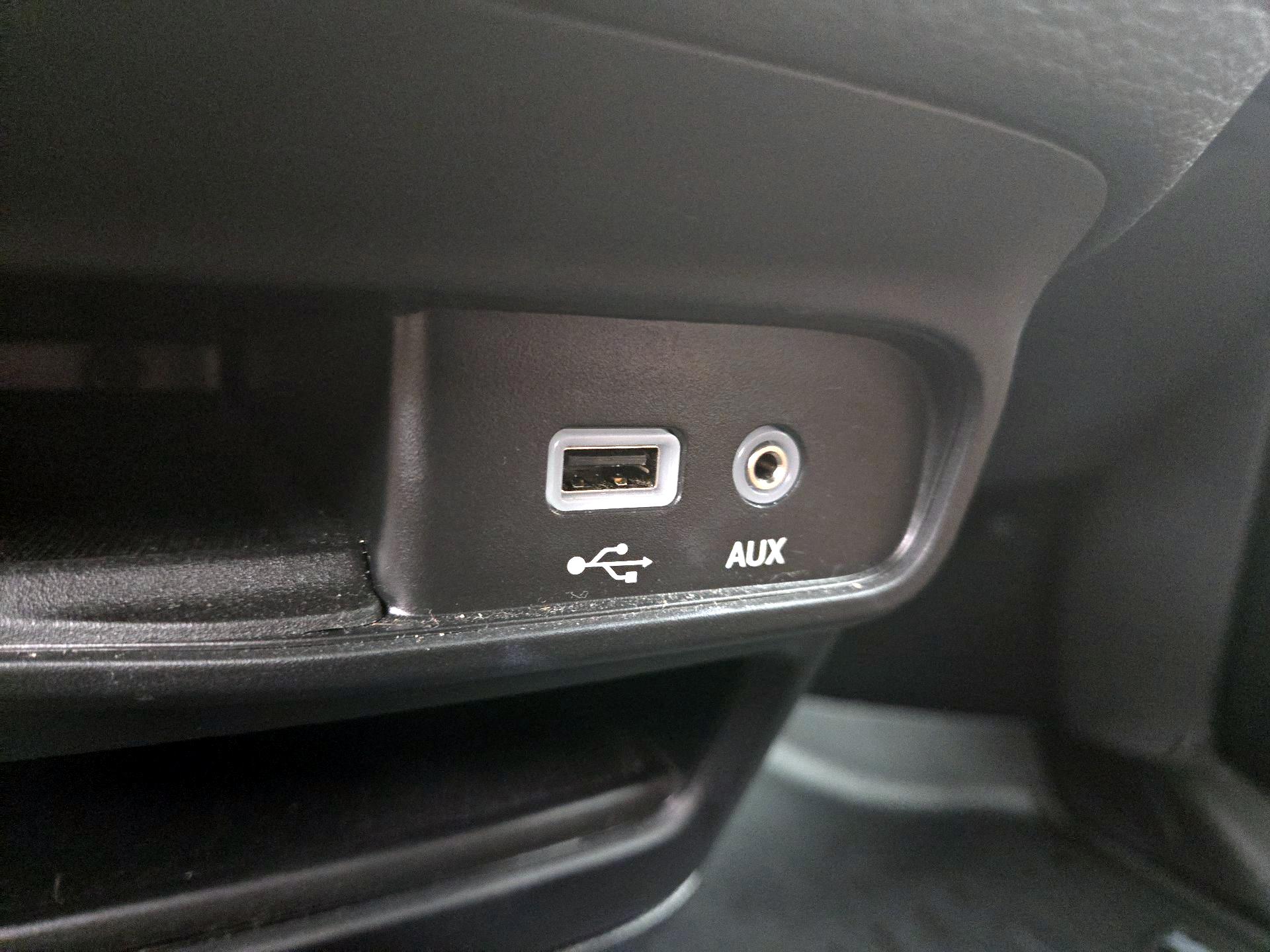 Thumbnail: 2018 Chrysler Pacifica - 19
