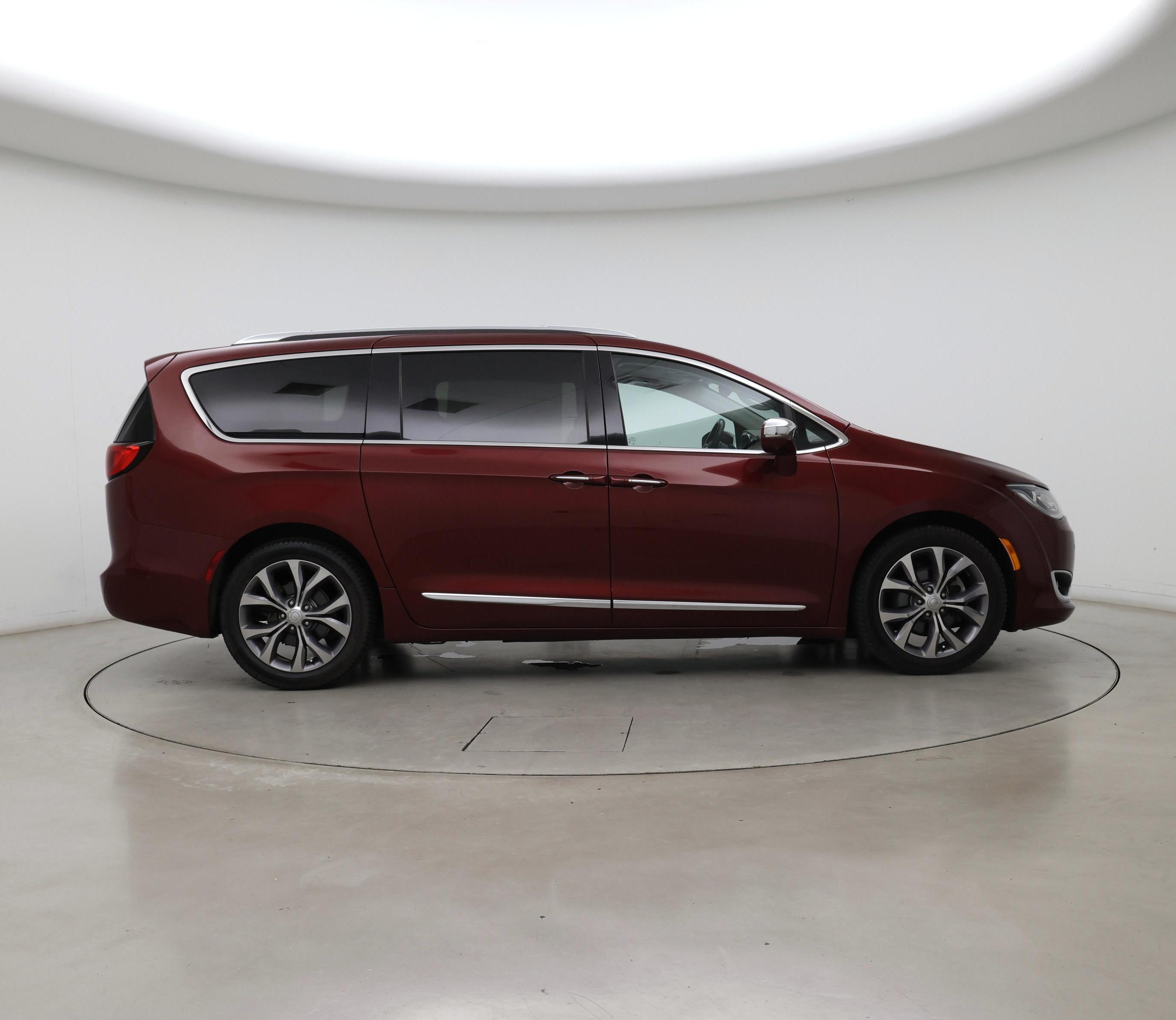 Thumbnail: 2018 Chrysler Pacifica - 7