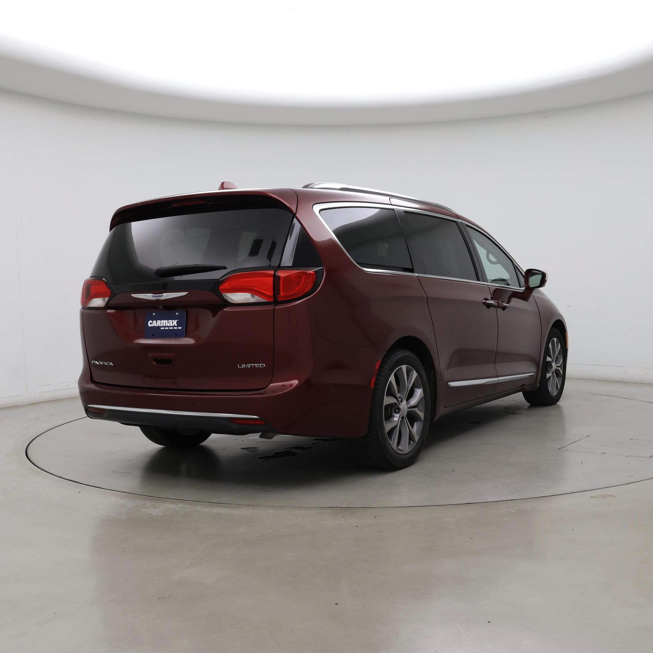 Thumbnail: 2018 Chrysler Pacifica - 8