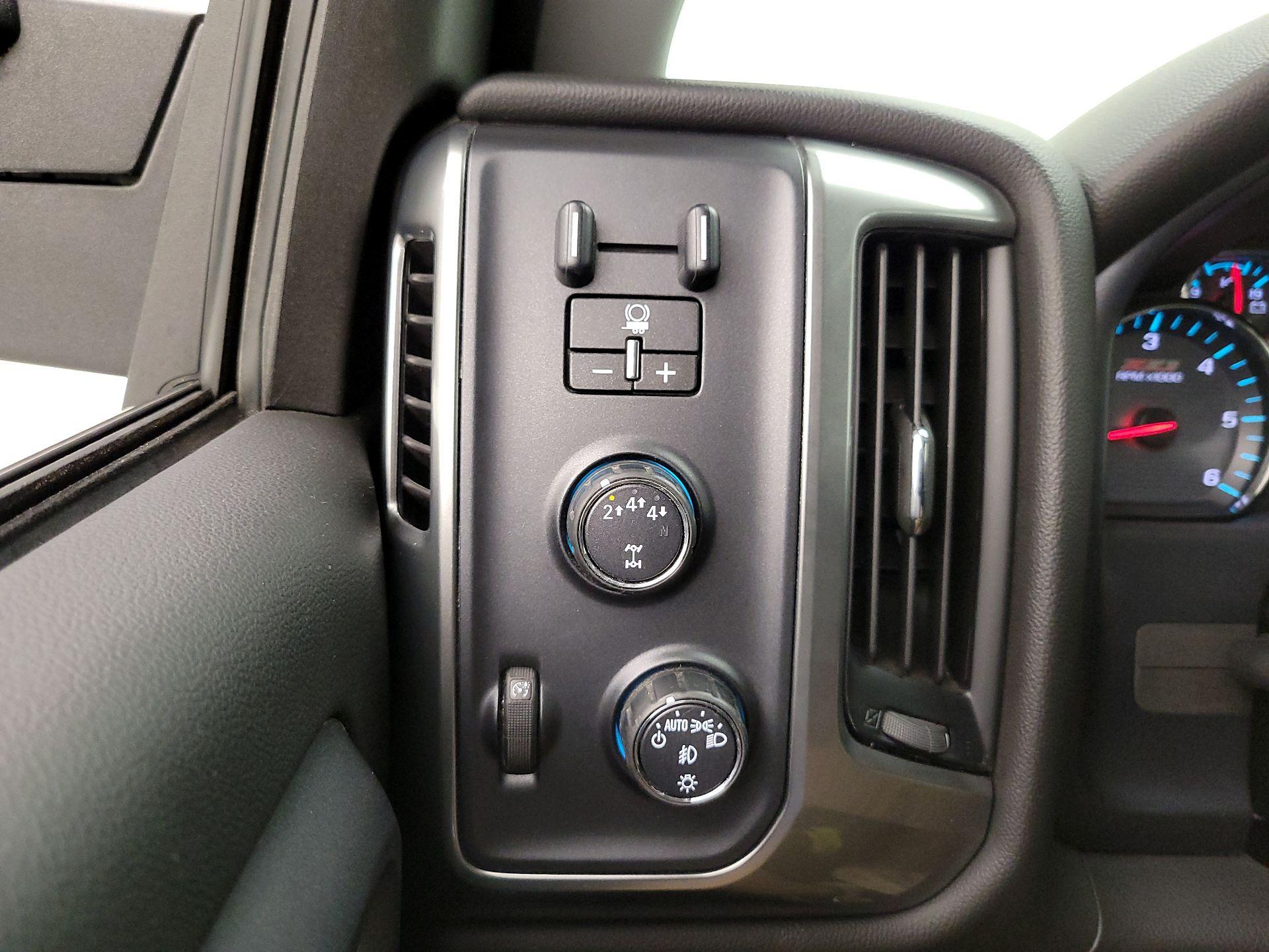 Thumbnail: 2017 Chevrolet Silverado 2500 - 13