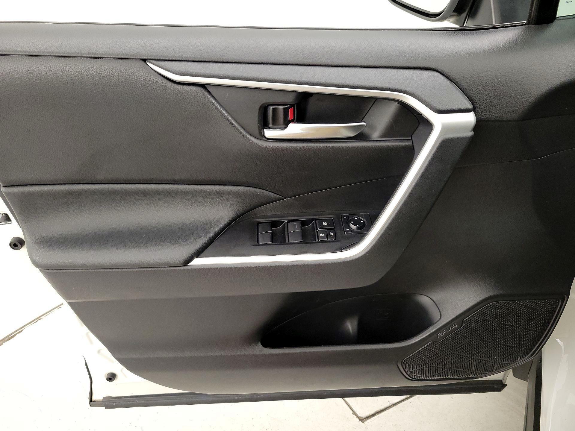 Thumbnail: 2021 Toyota RAV4 - 12