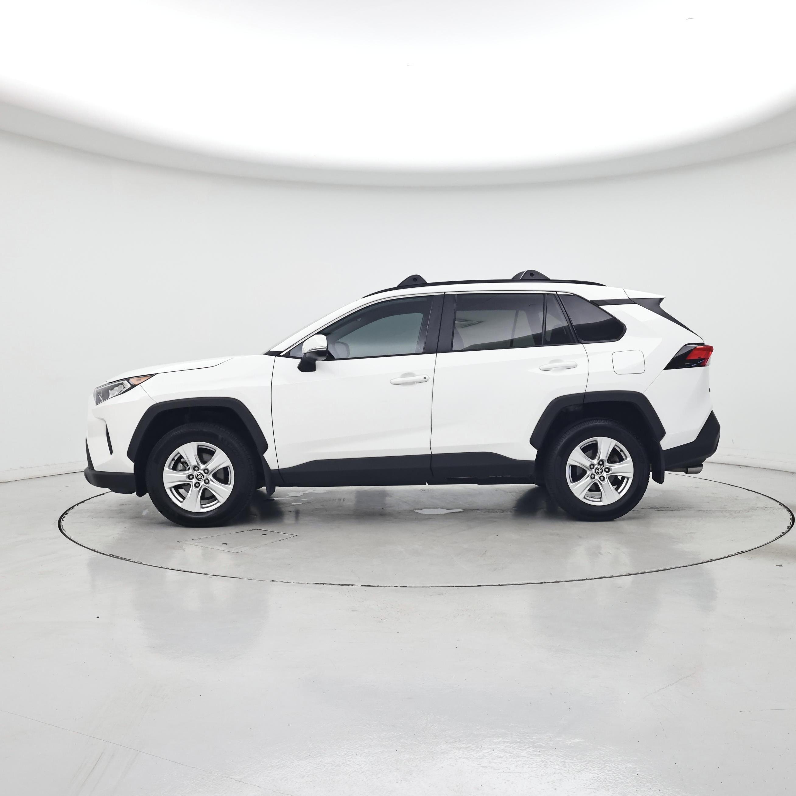 Thumbnail: 2021 Toyota RAV4 - 3