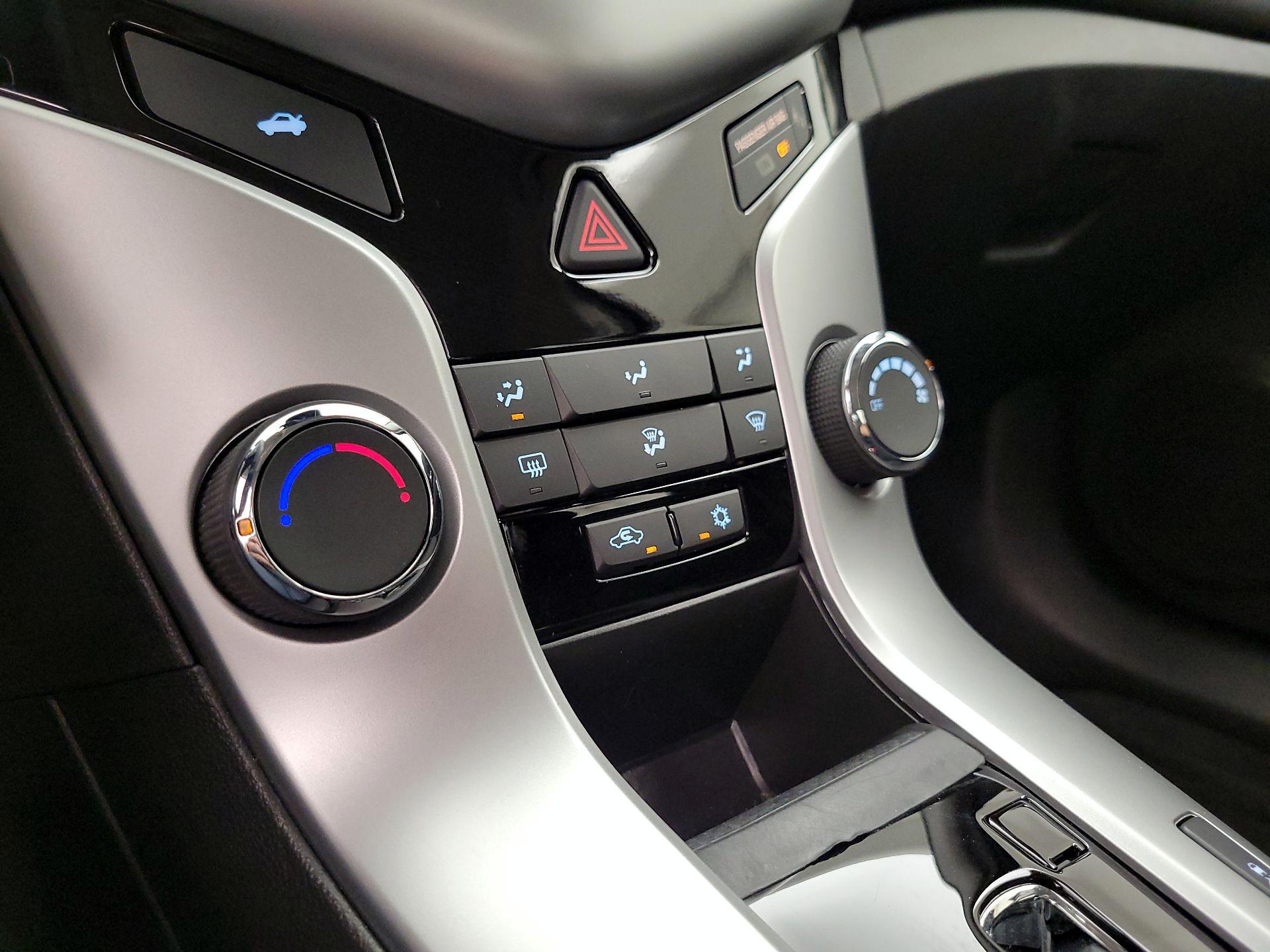 Thumbnail: 2016 Chevrolet Cruze - 16