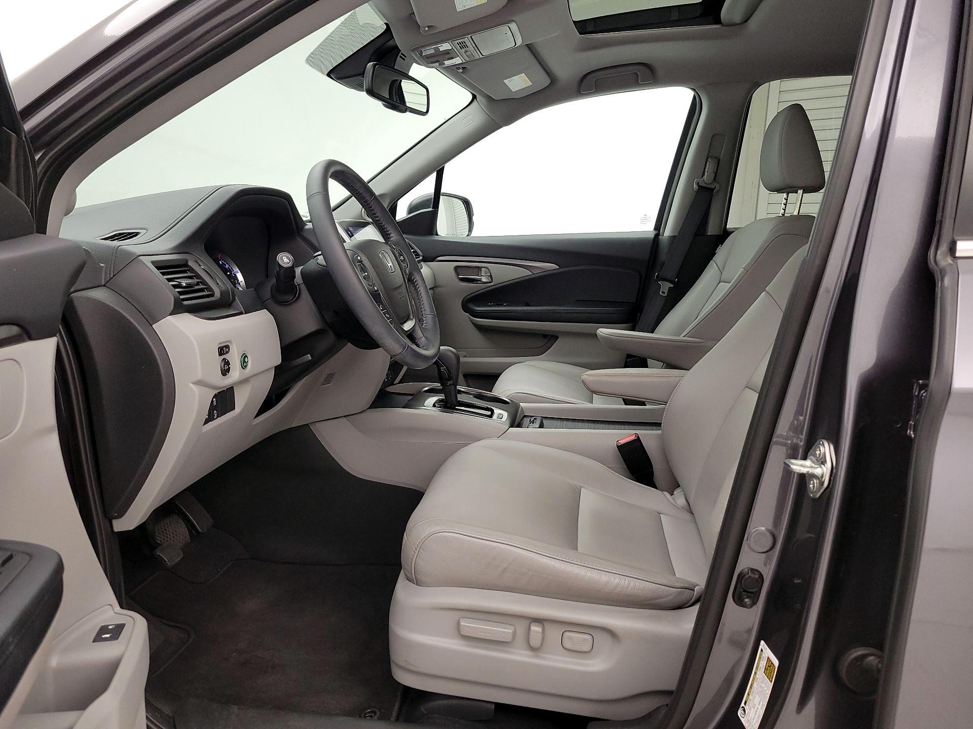 Thumbnail: 2017 Honda Pilot - 11