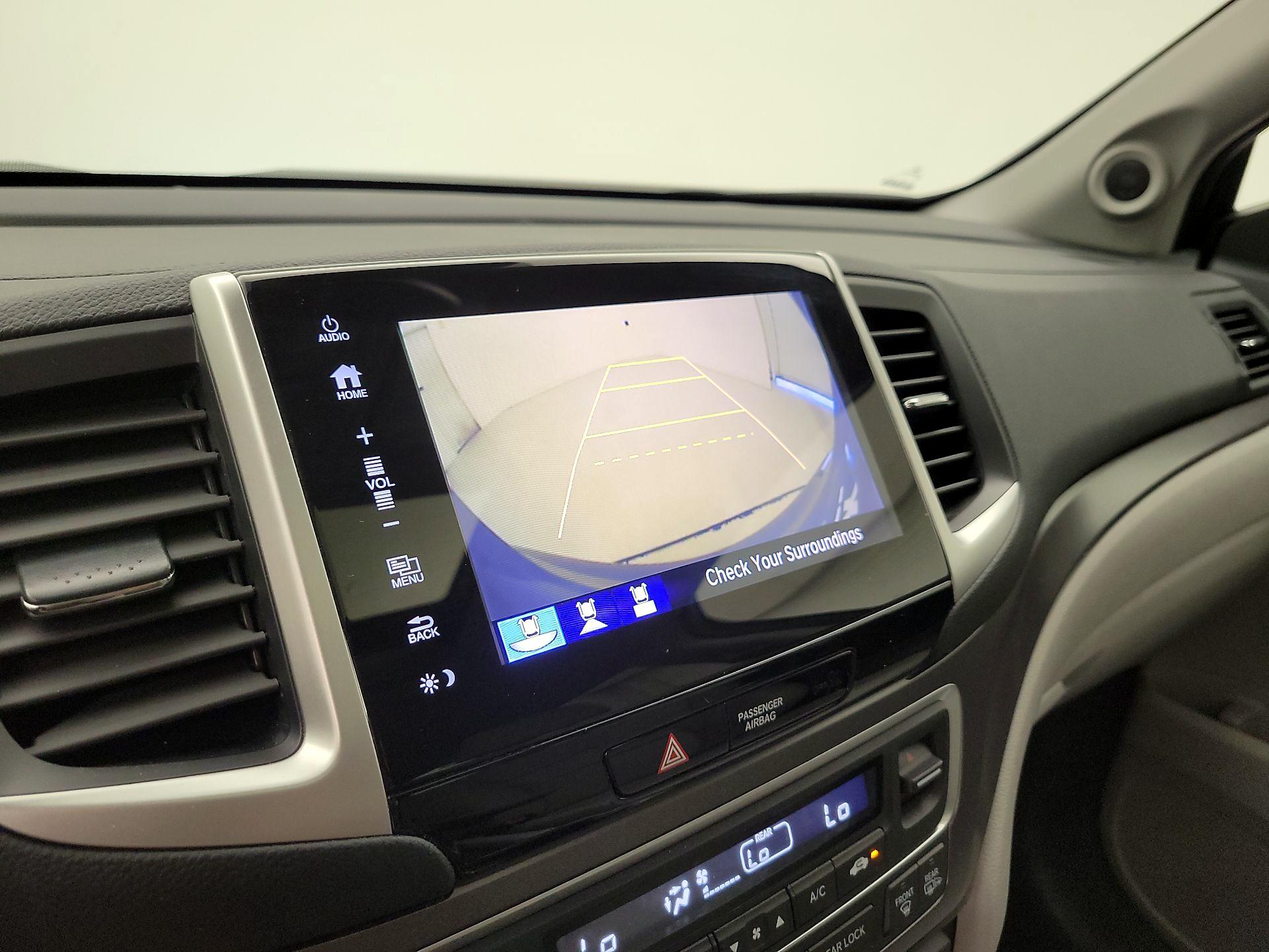 Thumbnail: 2017 Honda Pilot - 14