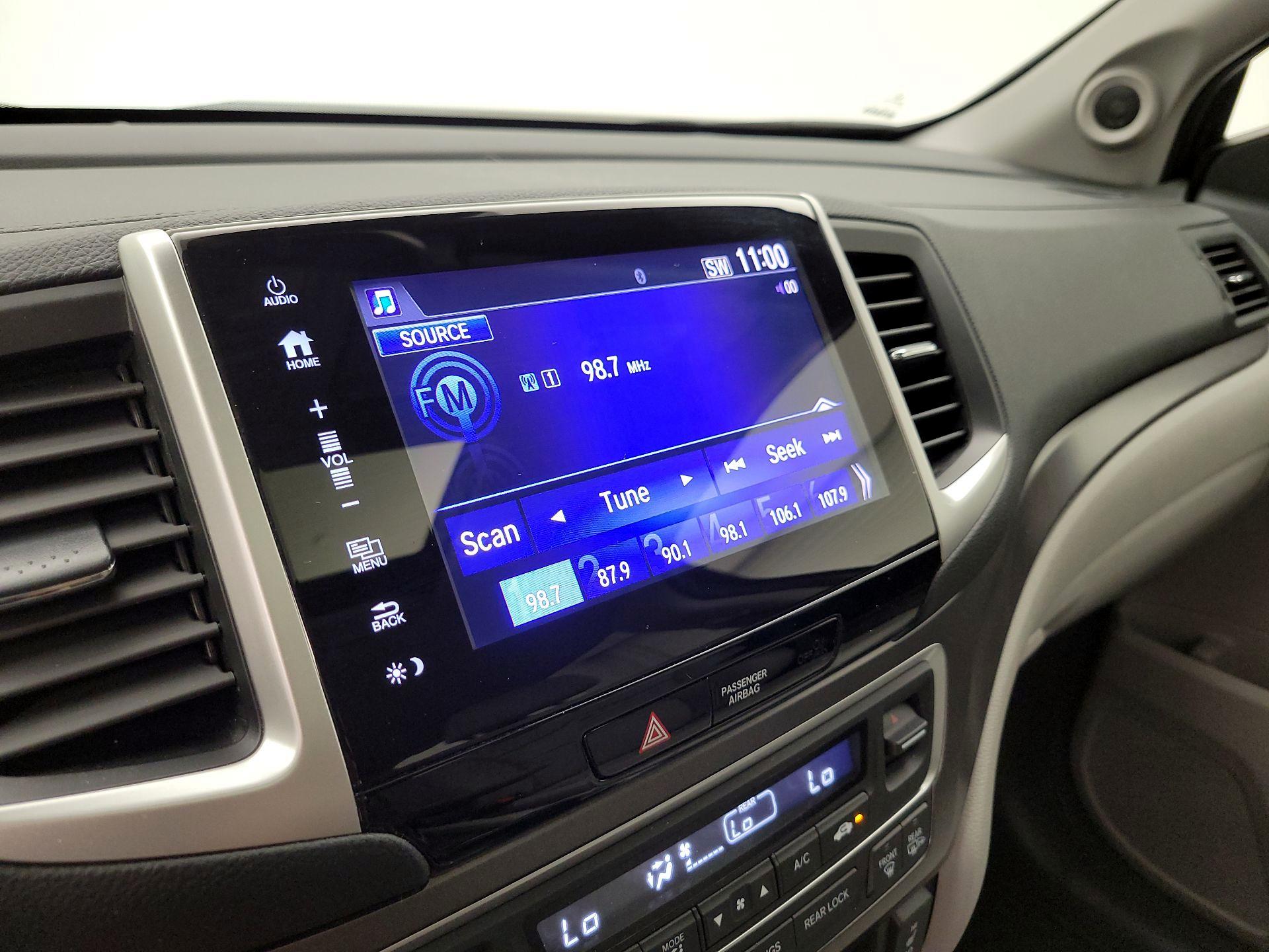 Thumbnail: 2017 Honda Pilot - 15