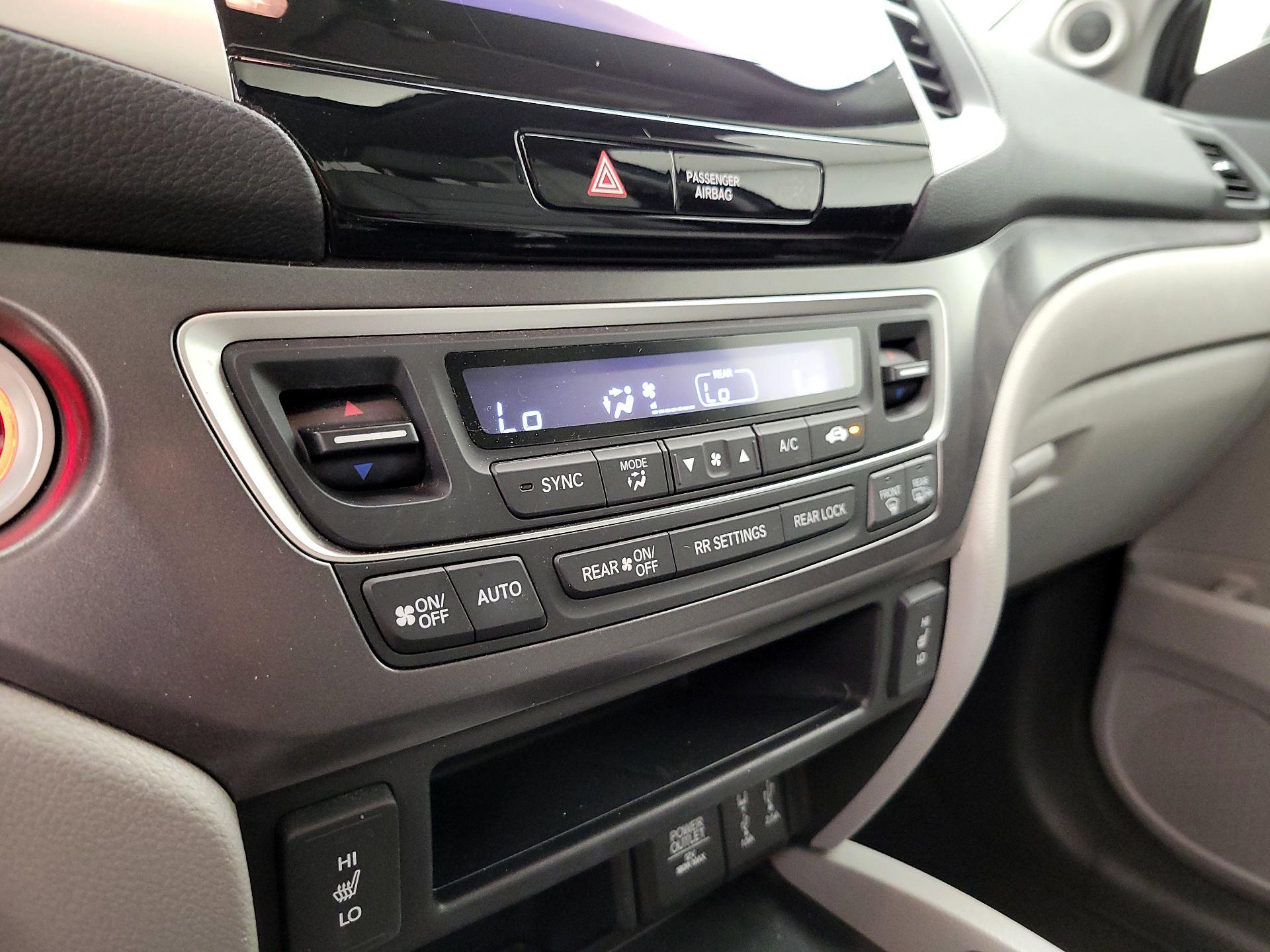 Thumbnail: 2017 Honda Pilot - 16