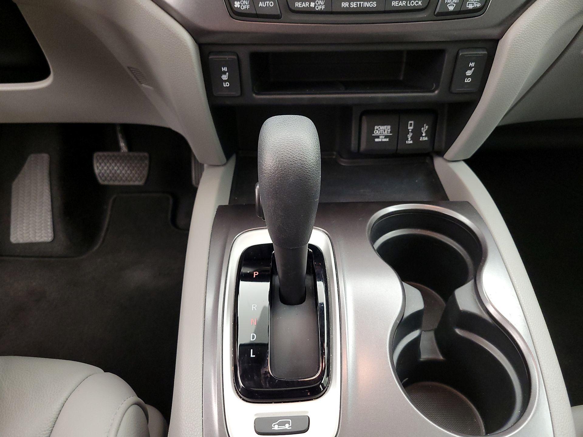 Thumbnail: 2017 Honda Pilot - 17