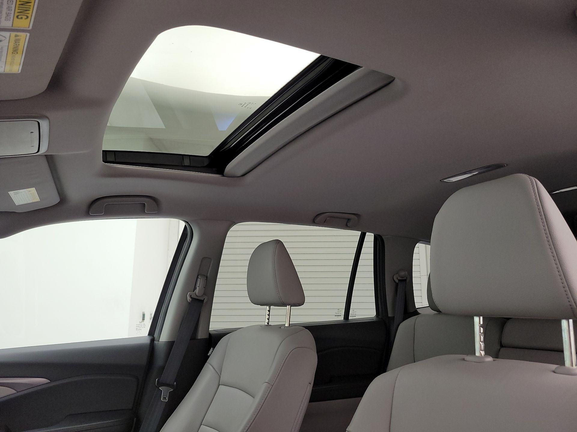 Thumbnail: 2017 Honda Pilot - 19