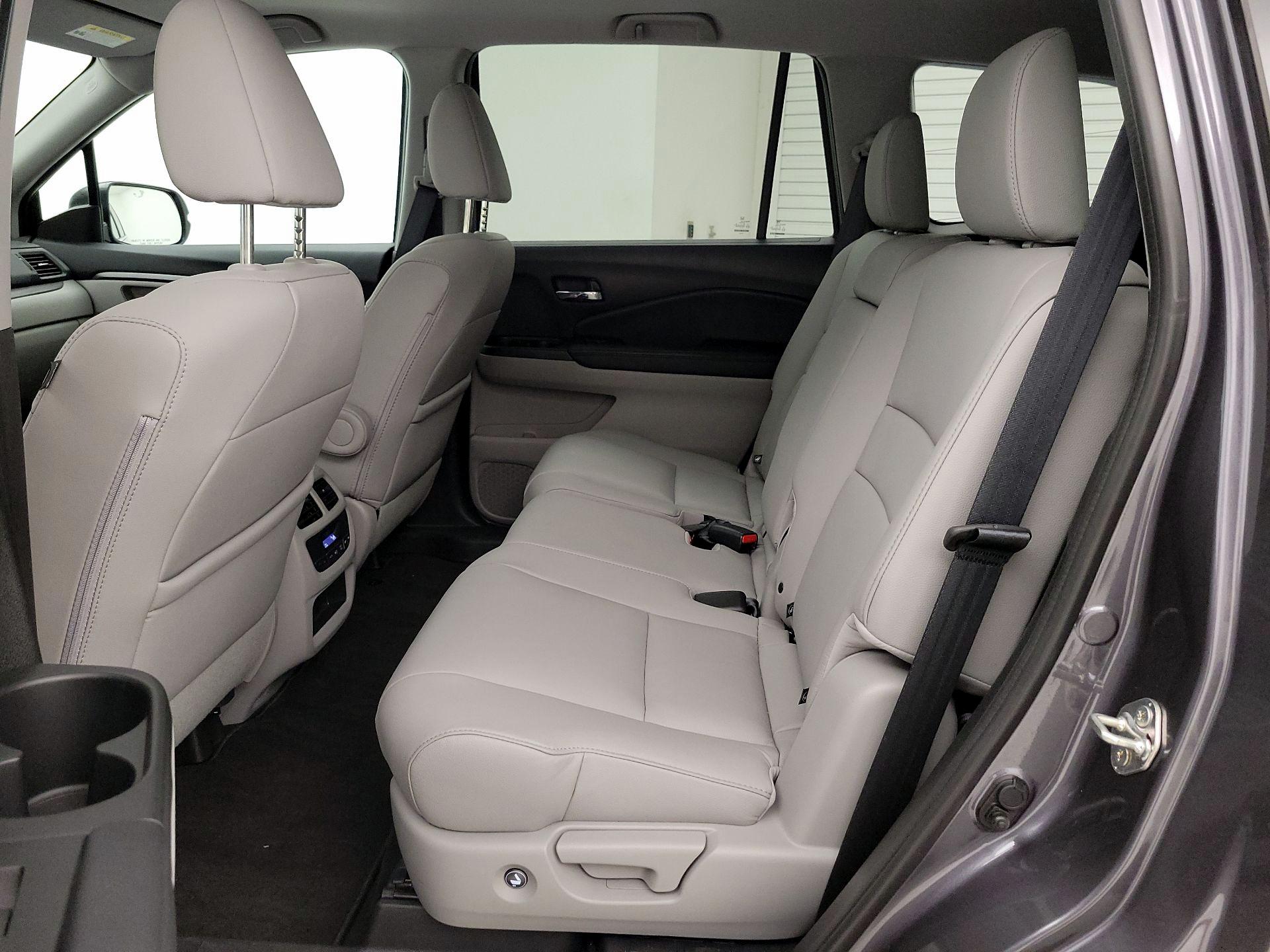 Thumbnail: 2017 Honda Pilot - 20
