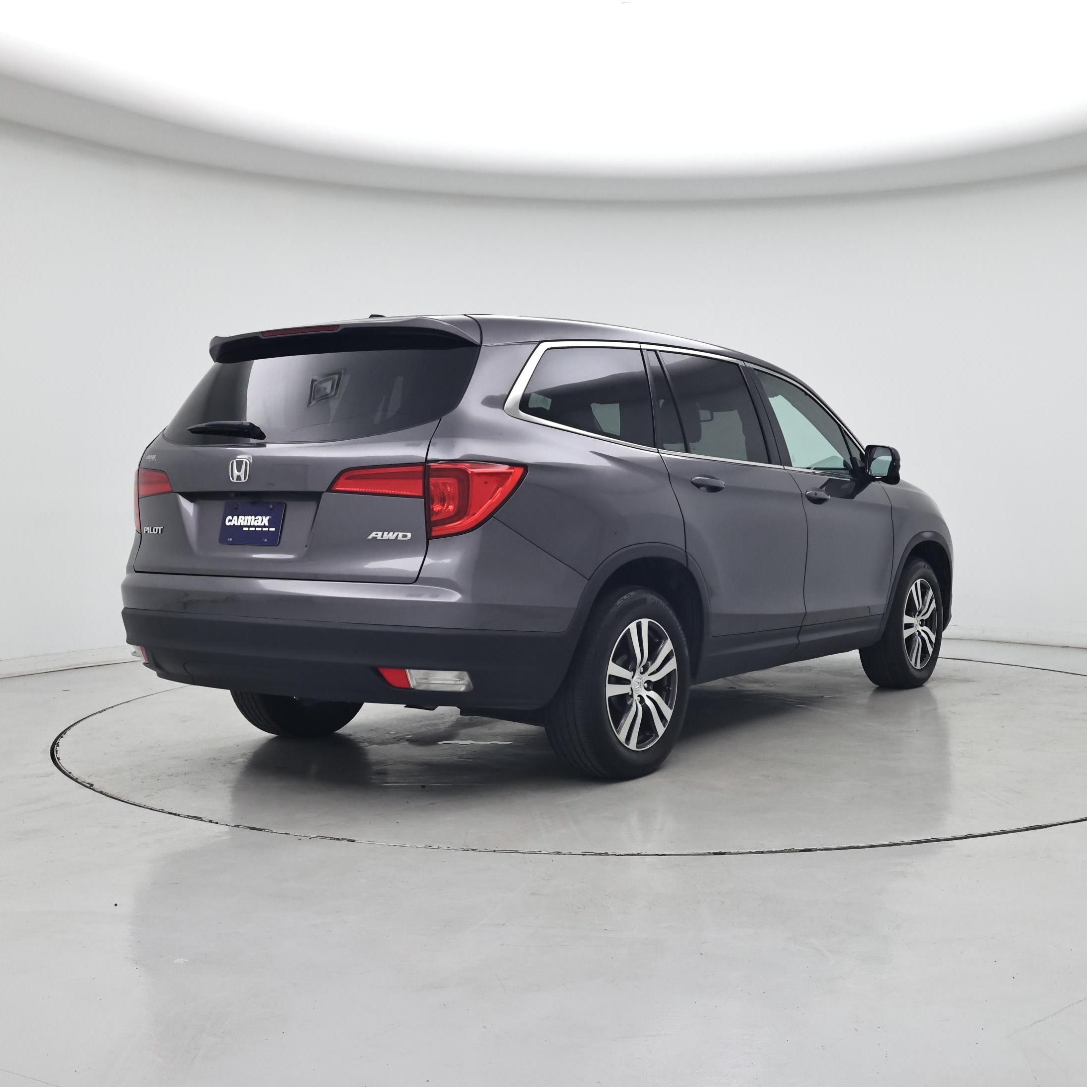 Thumbnail: 2017 Honda Pilot - 8