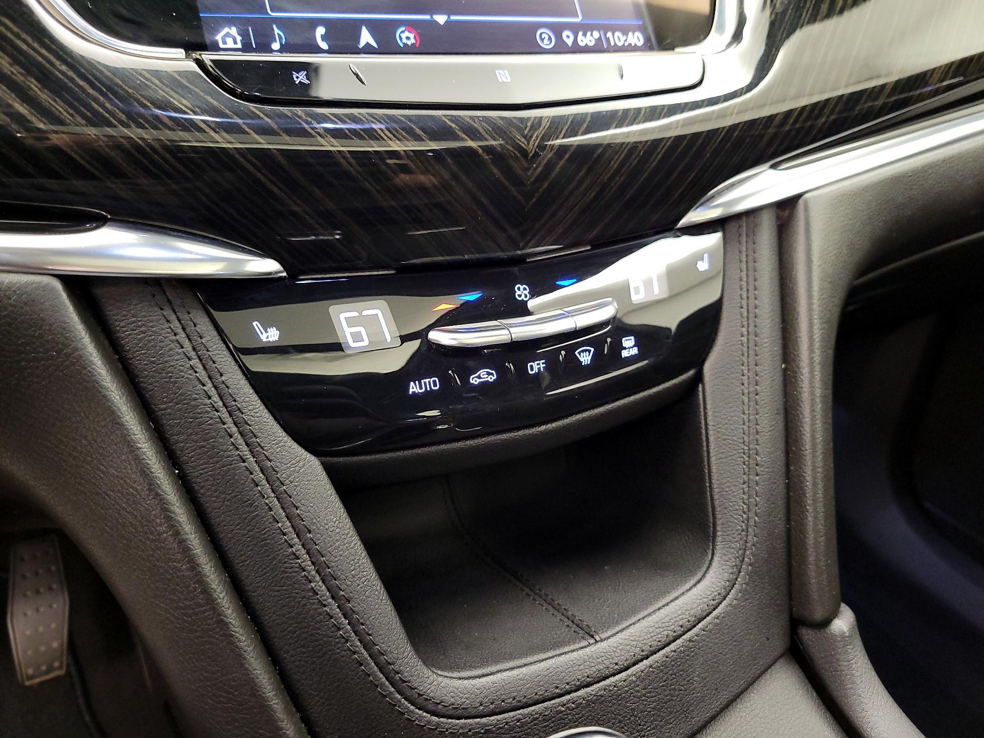 Thumbnail: 2020 Cadillac XT6 - 17