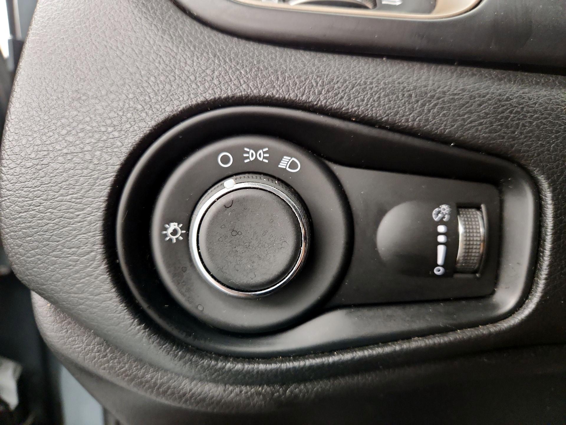 Thumbnail: 2017 Jeep Renegade - 13