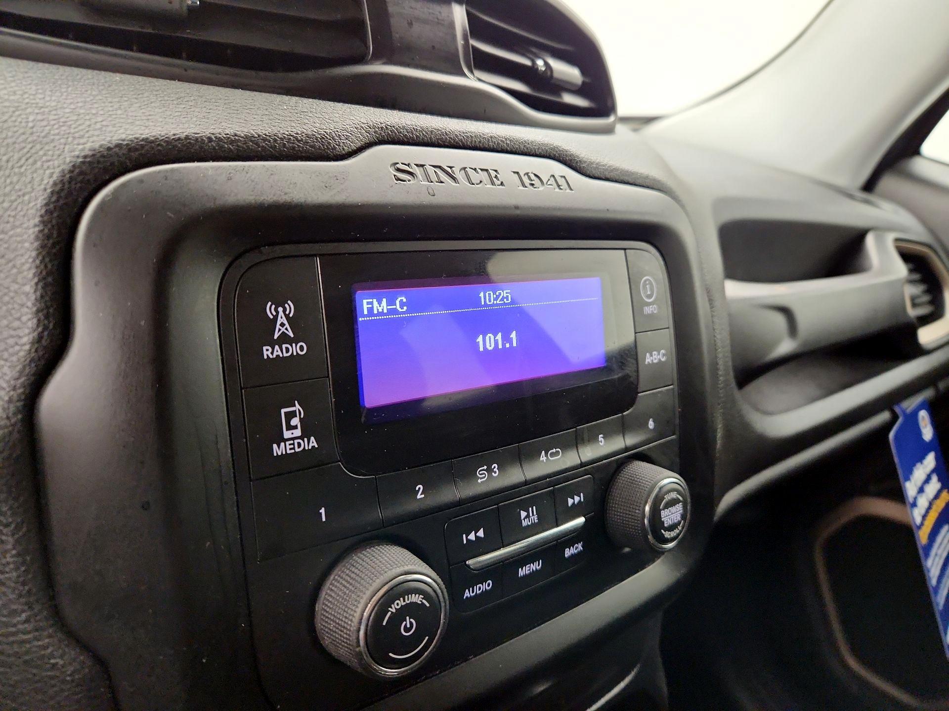 Thumbnail: 2017 Jeep Renegade - 15