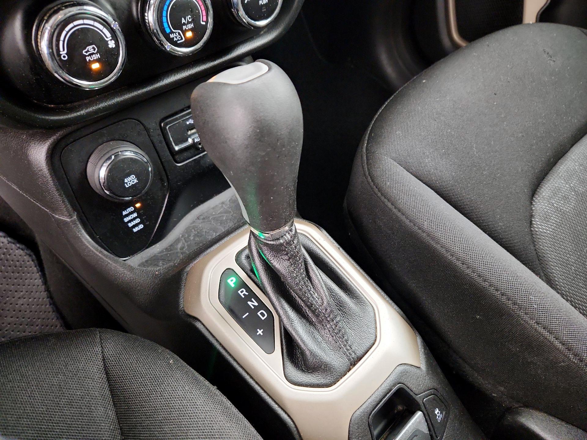 Thumbnail: 2017 Jeep Renegade - 17