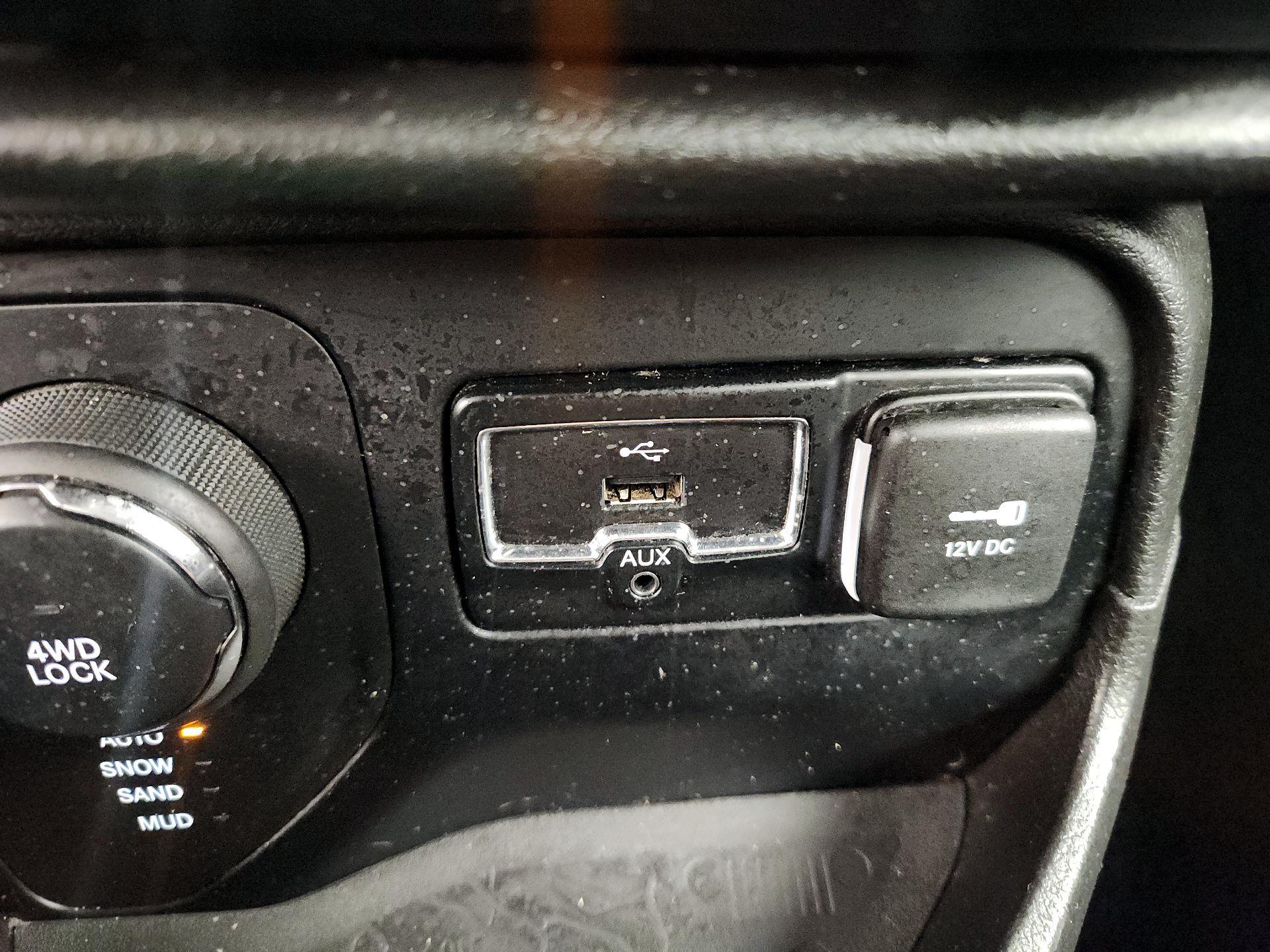 Thumbnail: 2017 Jeep Renegade - 18