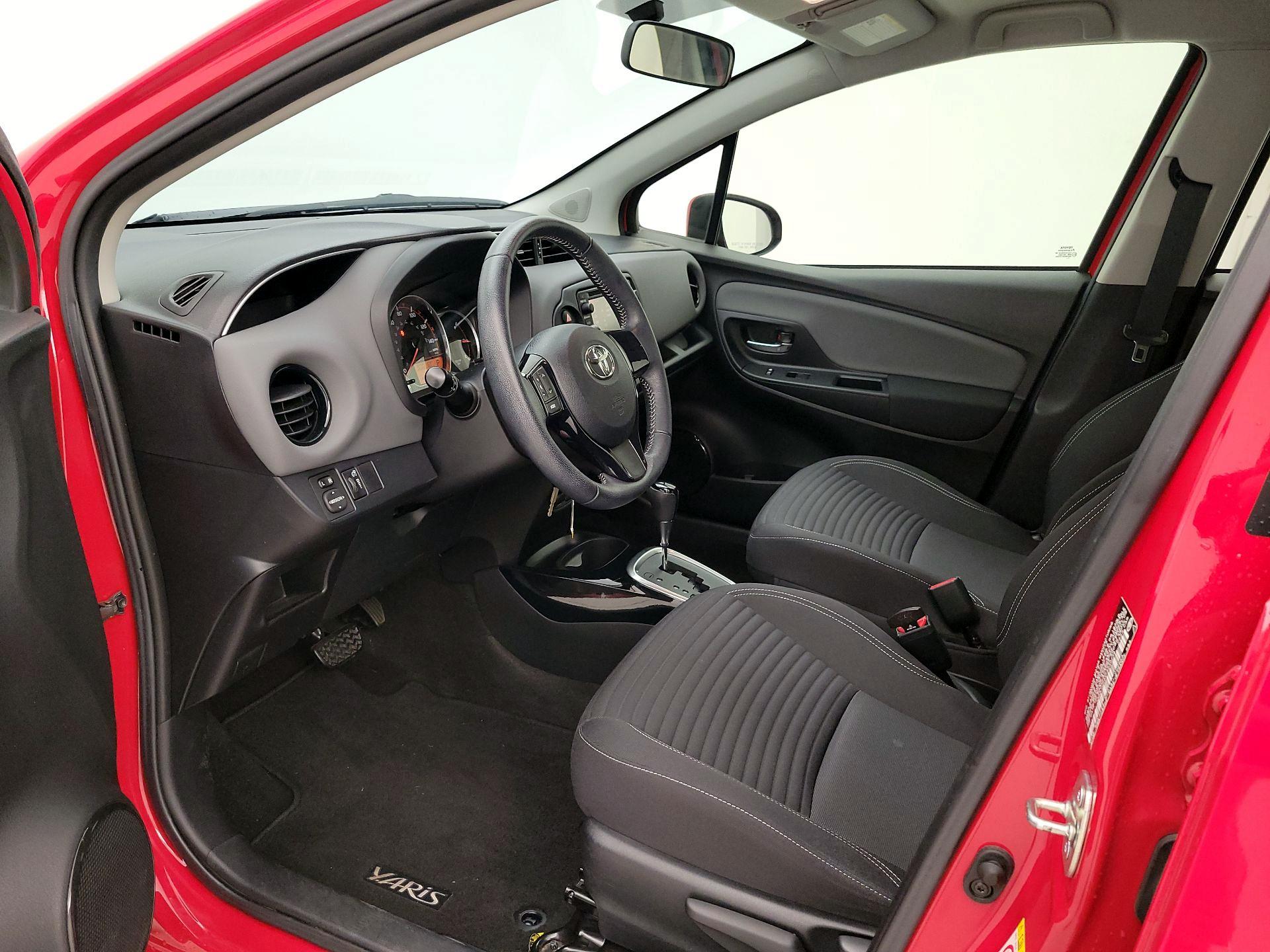 Thumbnail: 2015 Toyota Yaris - 11