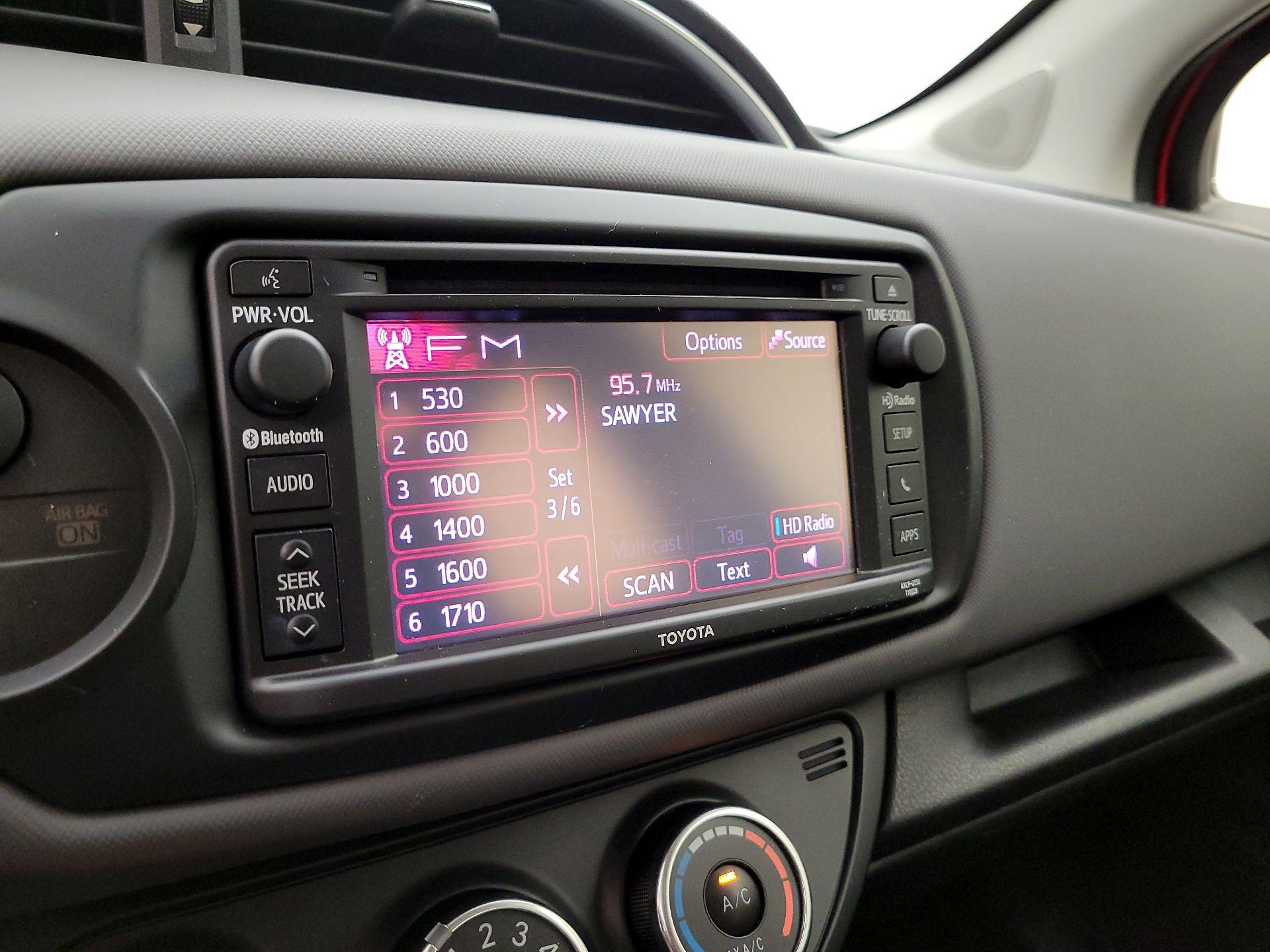 Thumbnail: 2015 Toyota Yaris - 14