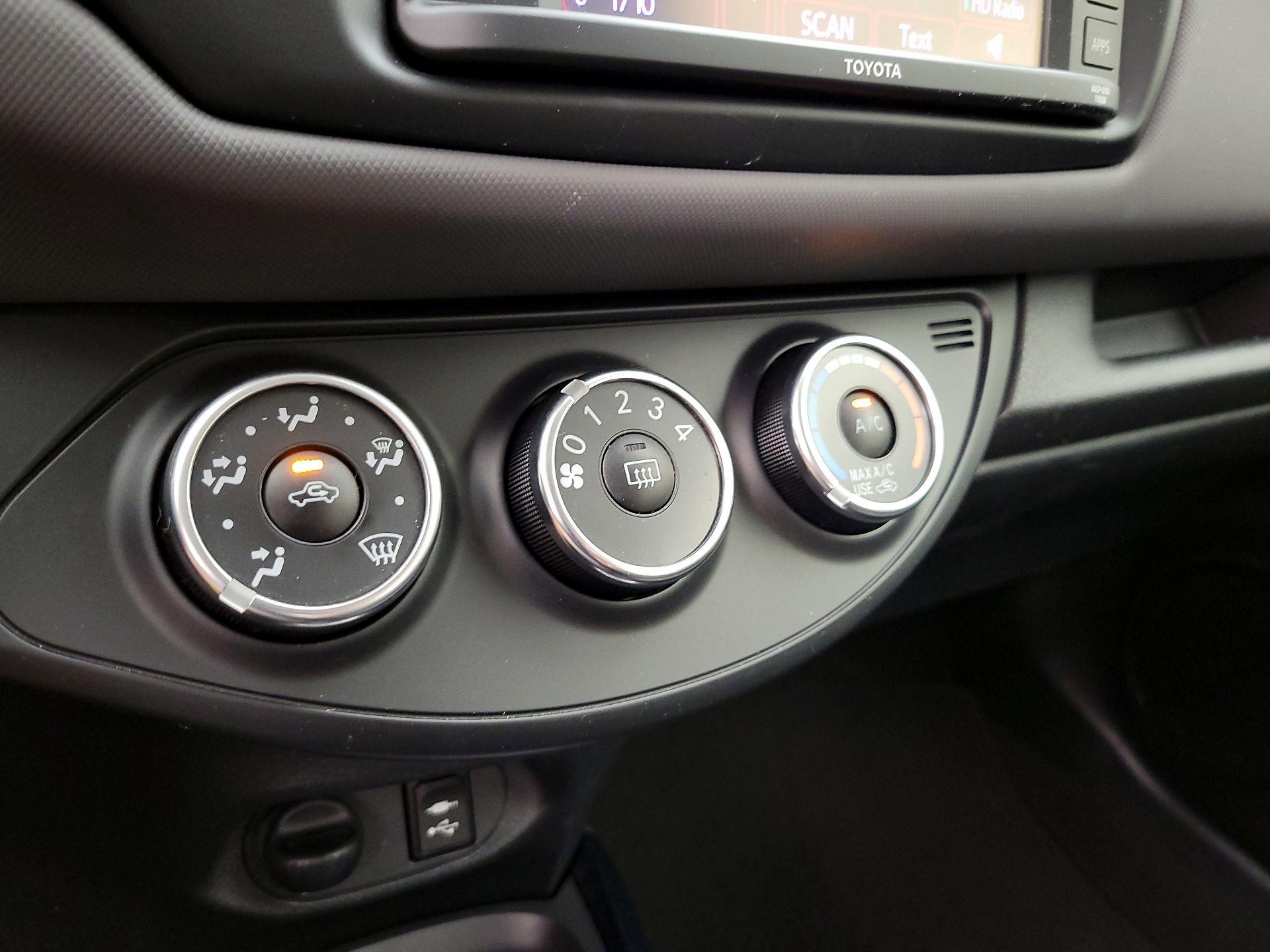 Thumbnail: 2015 Toyota Yaris - 15