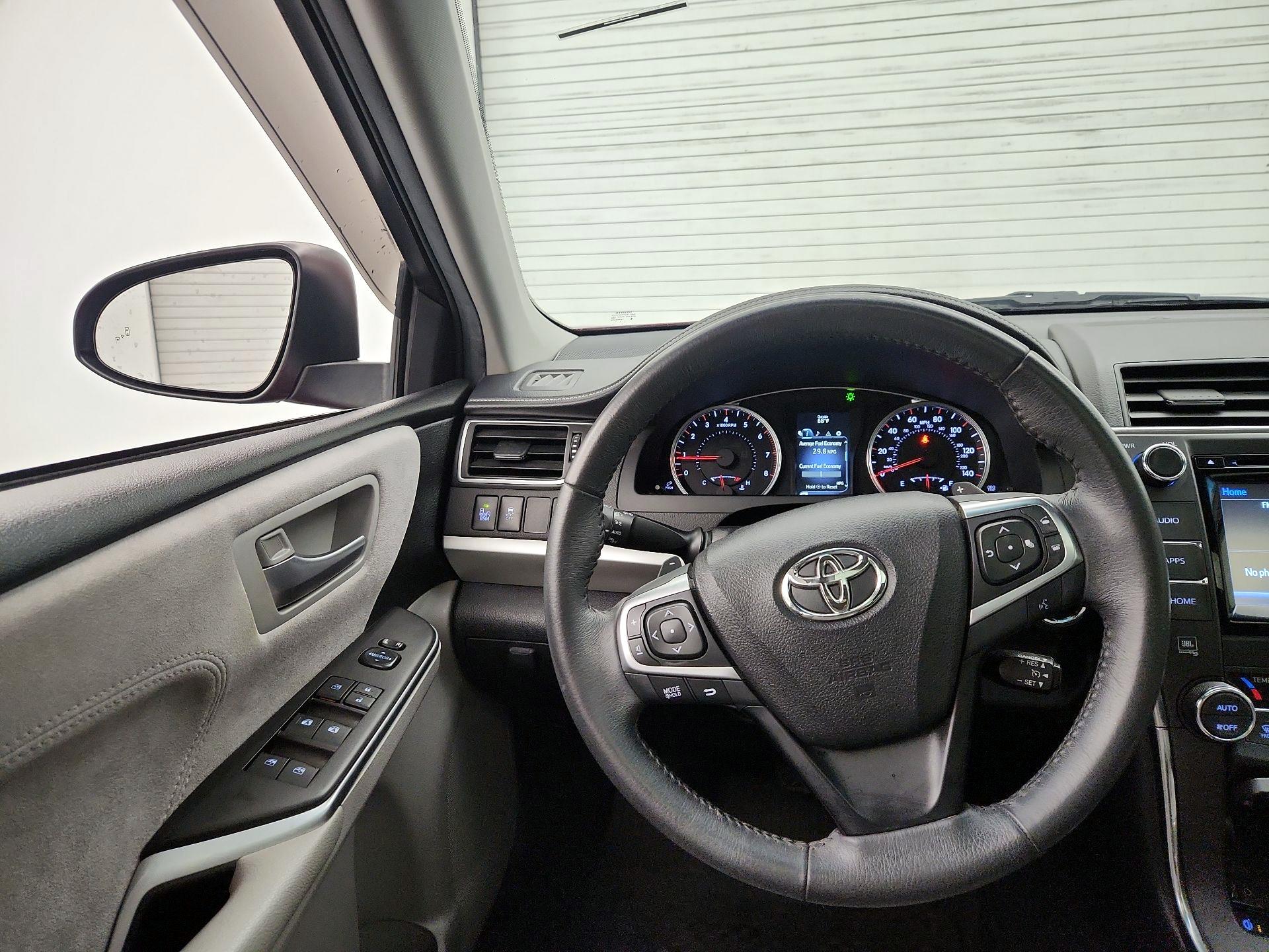 Thumbnail: 2017 Toyota Camry - 10