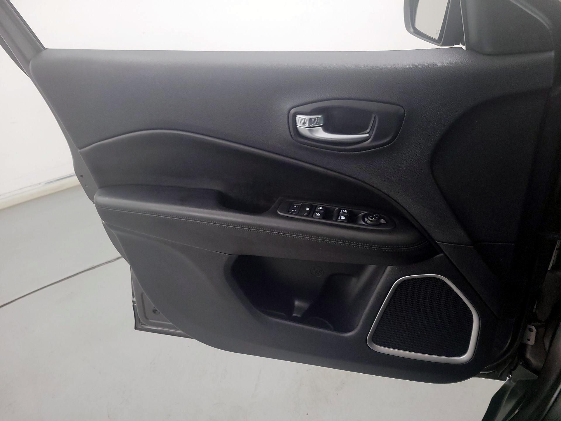 Thumbnail: 2021 Jeep Compass - 12